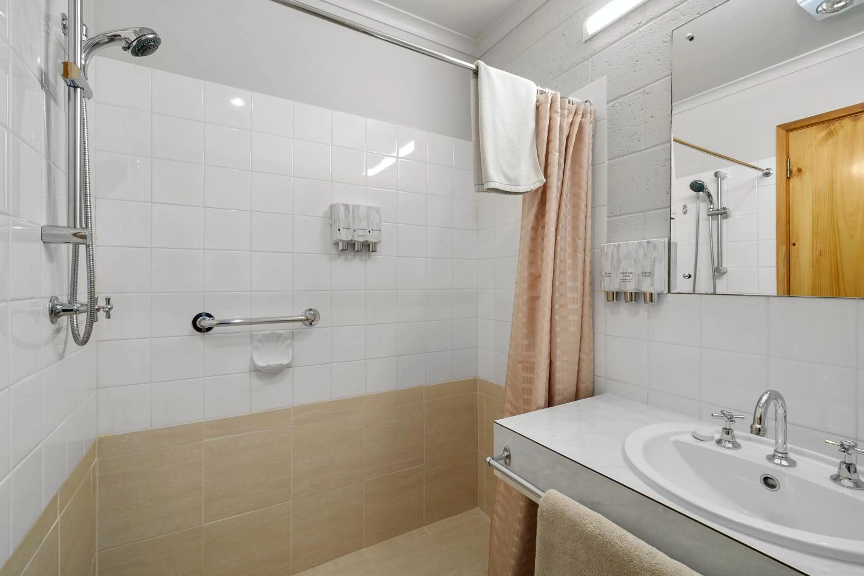 Bathroom in Gold Rush Inn