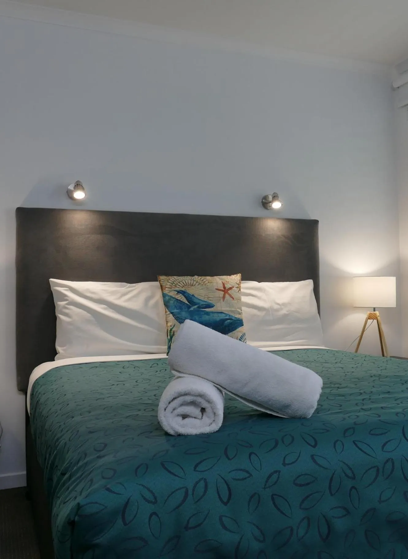 Bed in Waves on Banyan formerly Comfort Inn International