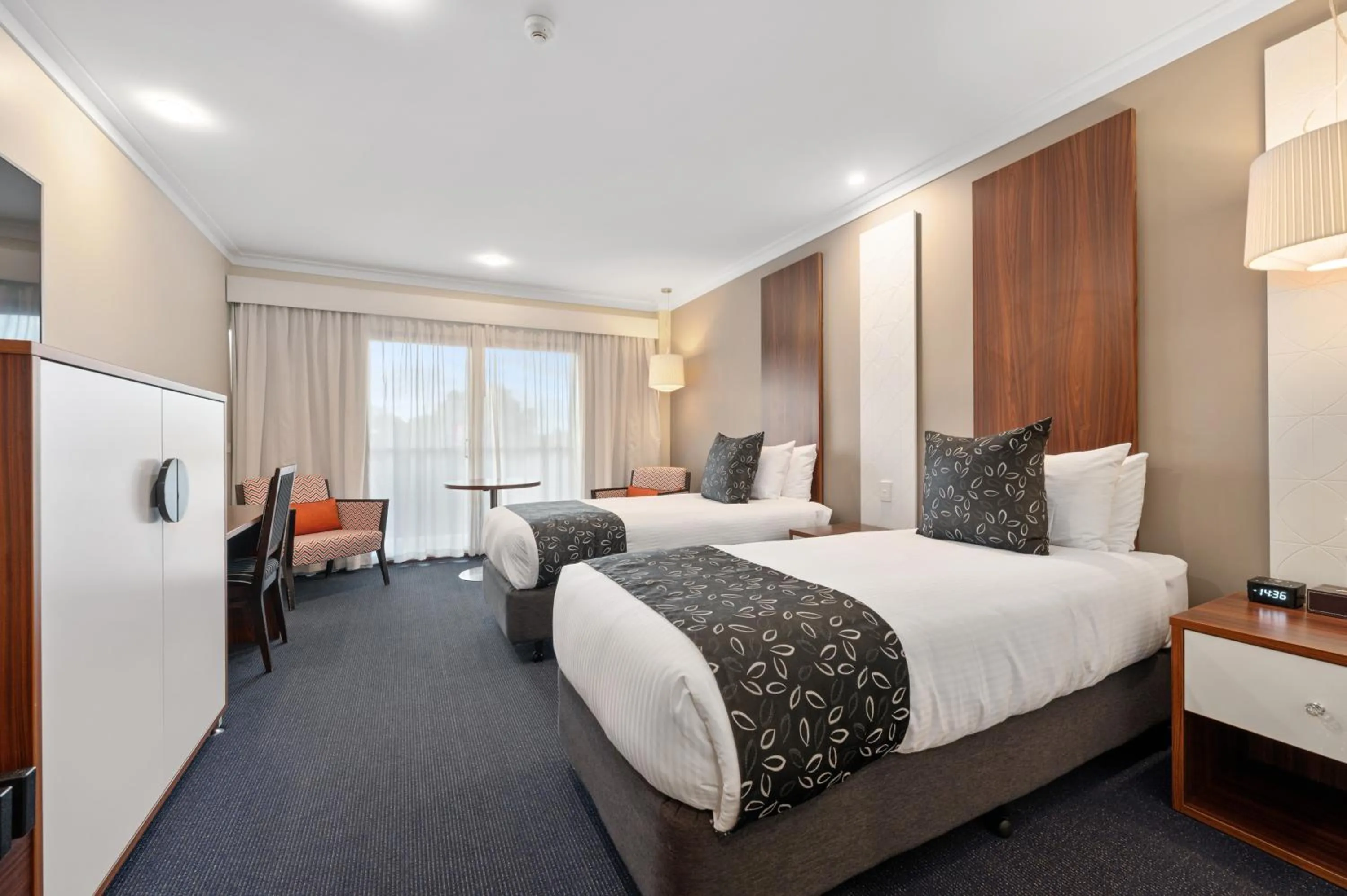 Bed in Quality Hotel Taylors Lakes