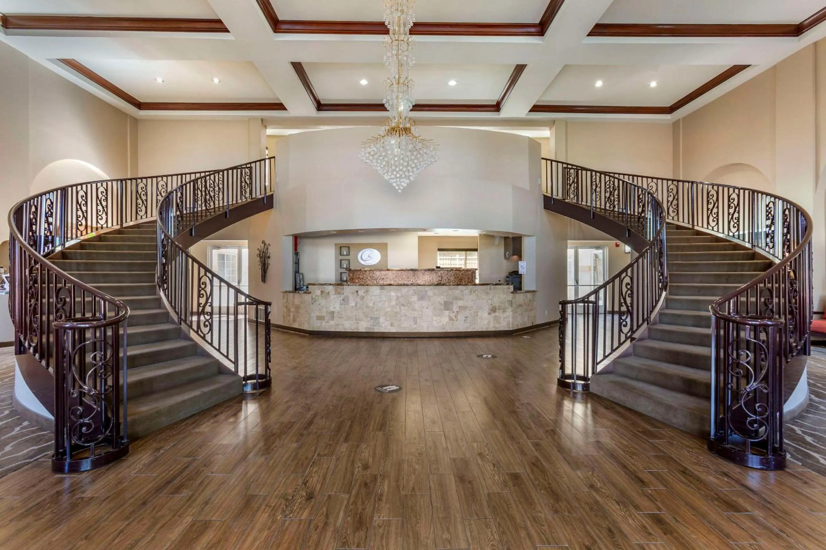 Lobby or reception in Comfort Suites Phoenix Airport