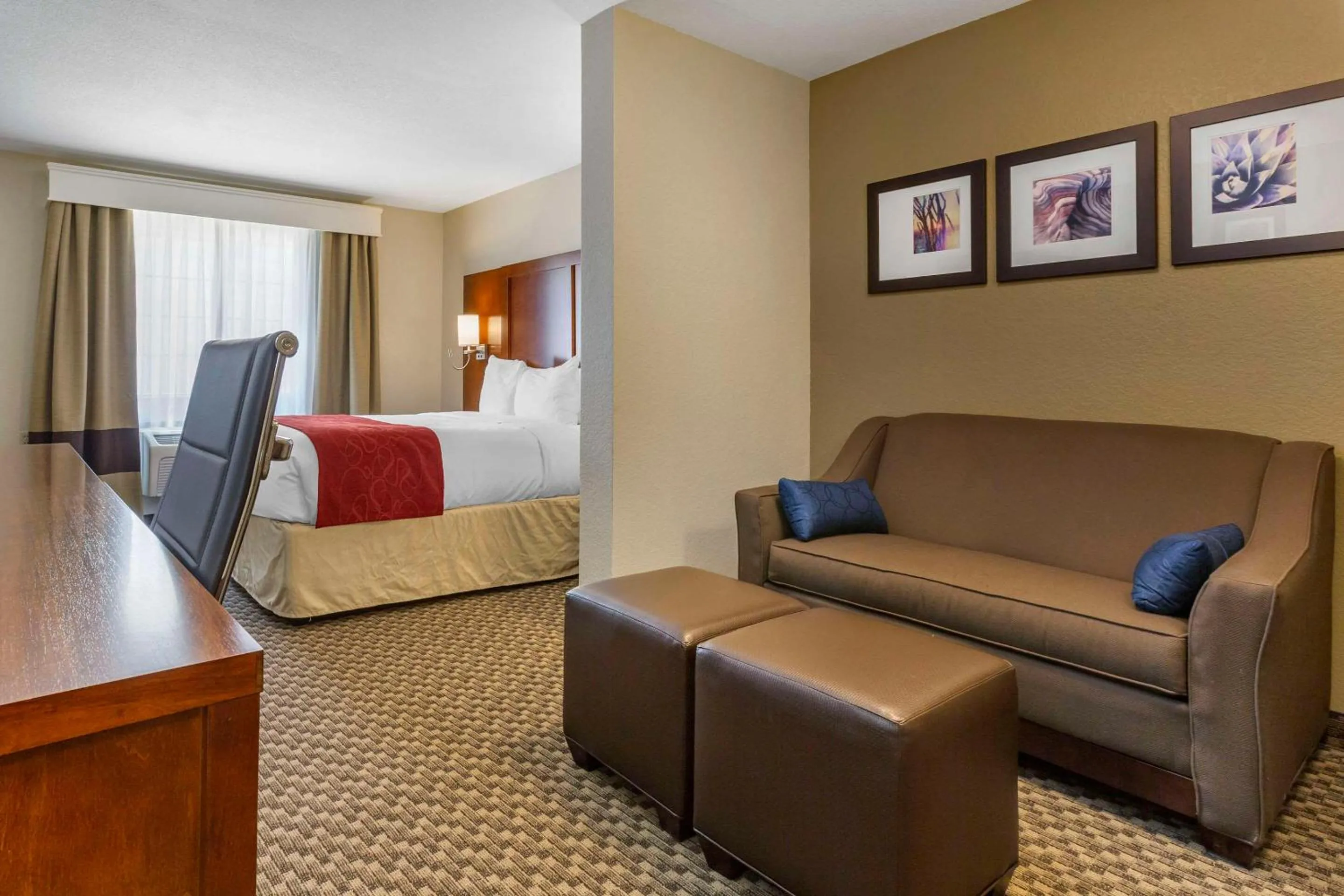 Bedroom, Bed in Comfort Suites Phoenix Airport