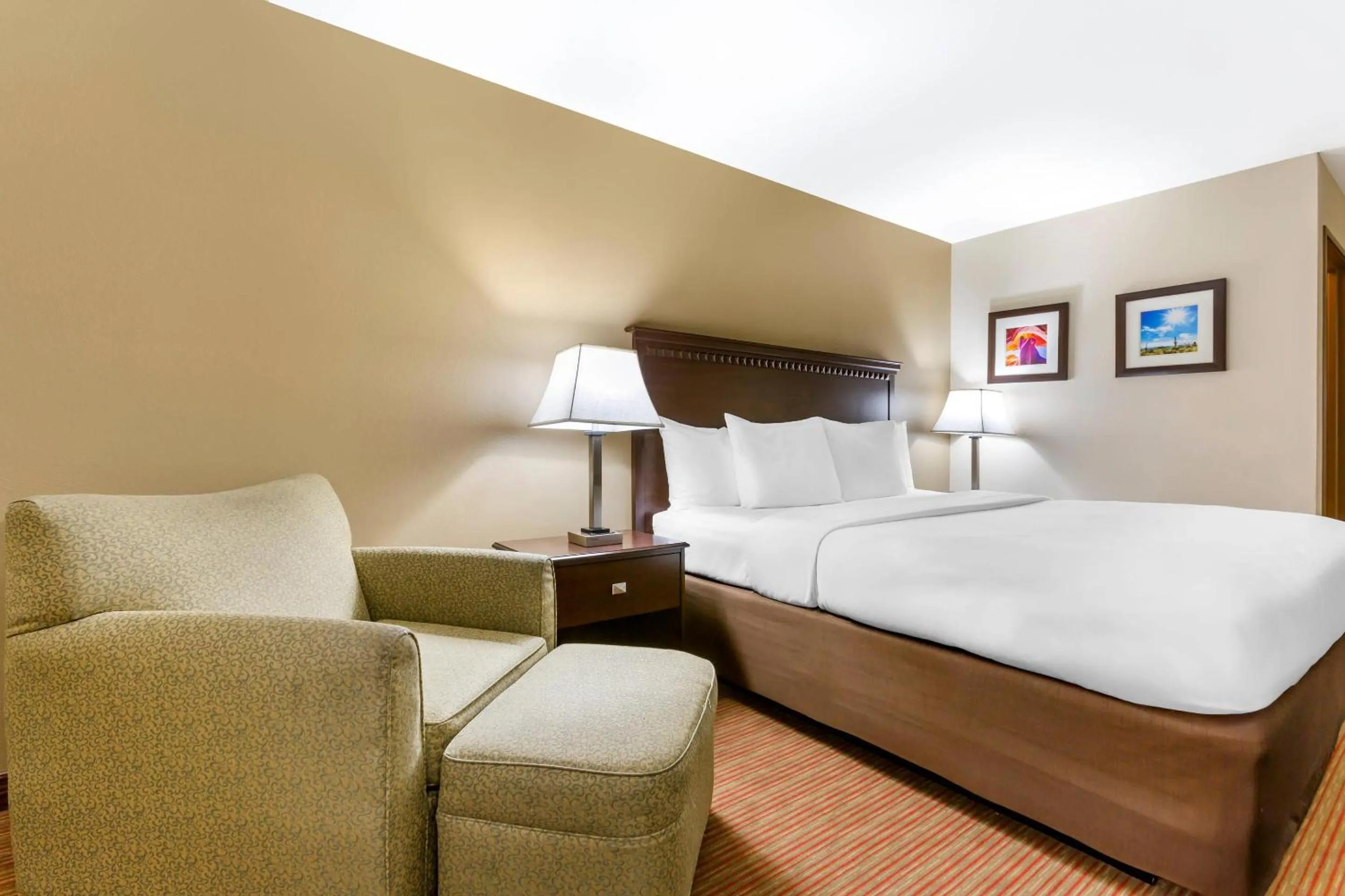 Bedroom, Bed in Comfort Inn Phoenix Central City