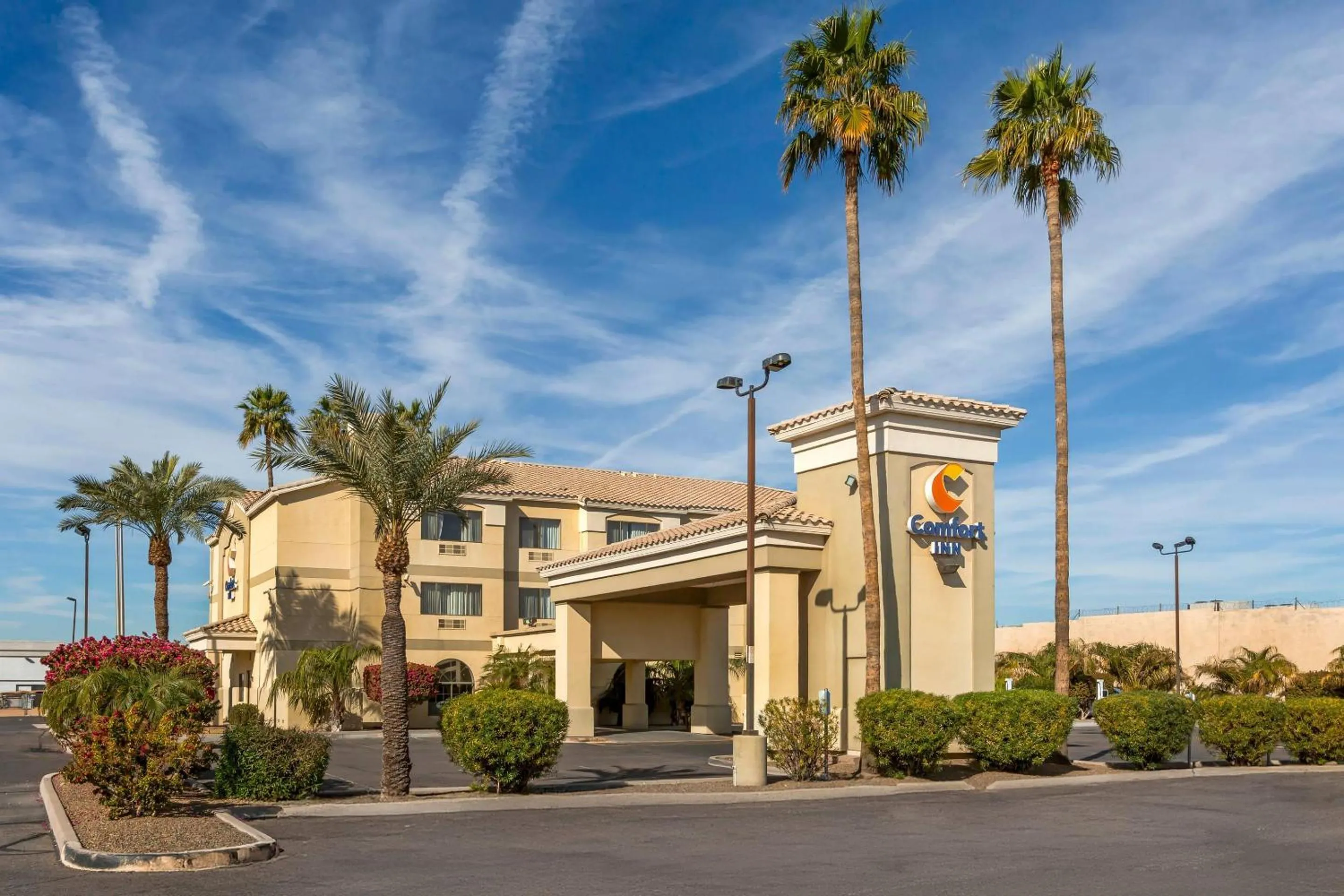 Property building in Comfort Inn Phoenix Central City