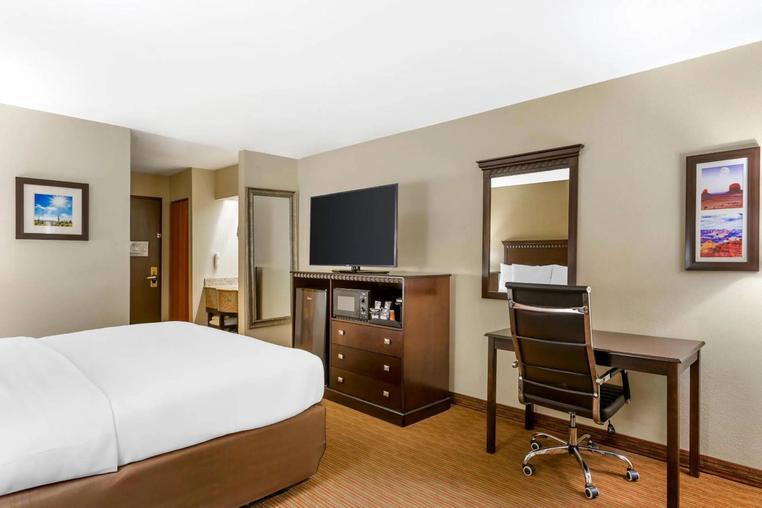 Bedroom, Bed in Comfort Inn Phoenix Central City