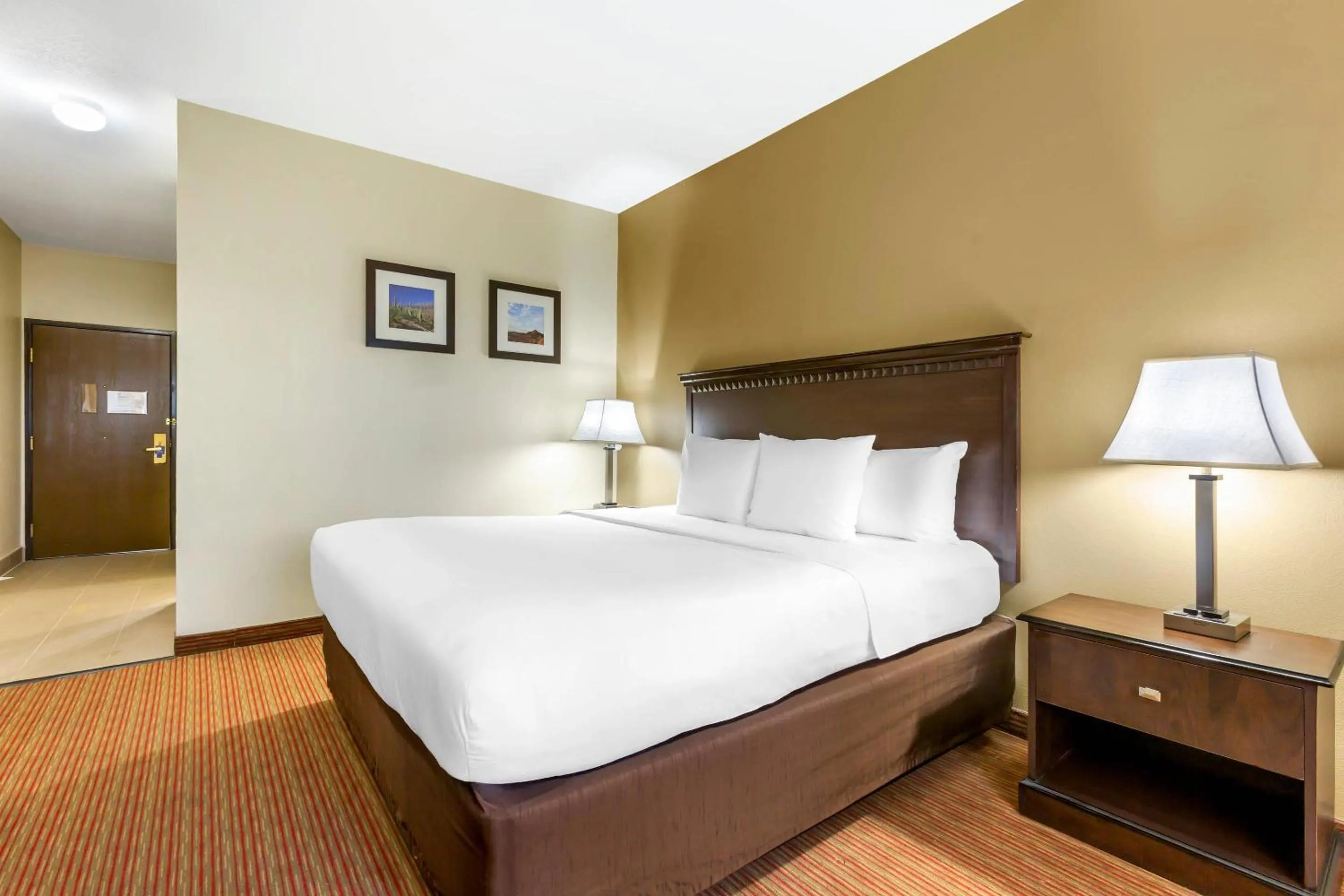 Bedroom, Bed in Comfort Inn Phoenix Central City