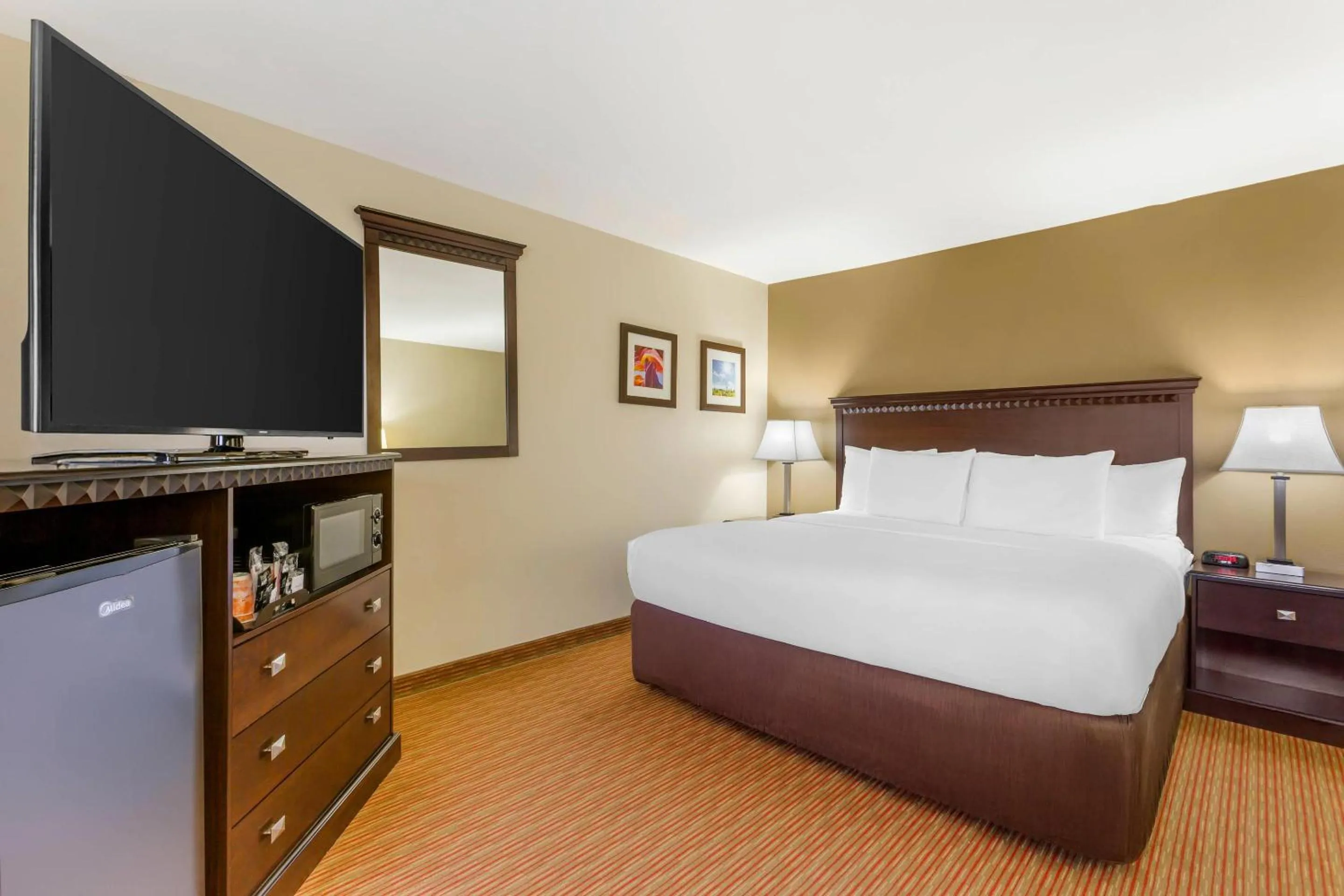 Bedroom, Bed in Comfort Inn Phoenix Central City