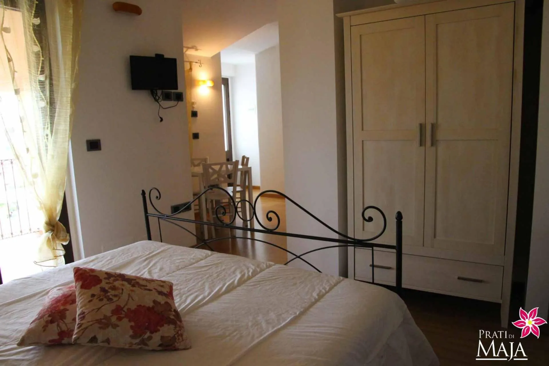 Bed in Prati di Maja B&B