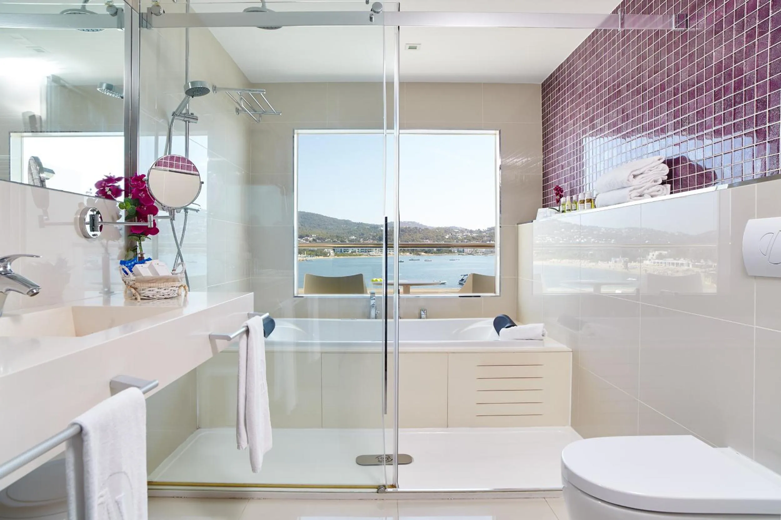 Bathroom in Hotel Argos Ibiza