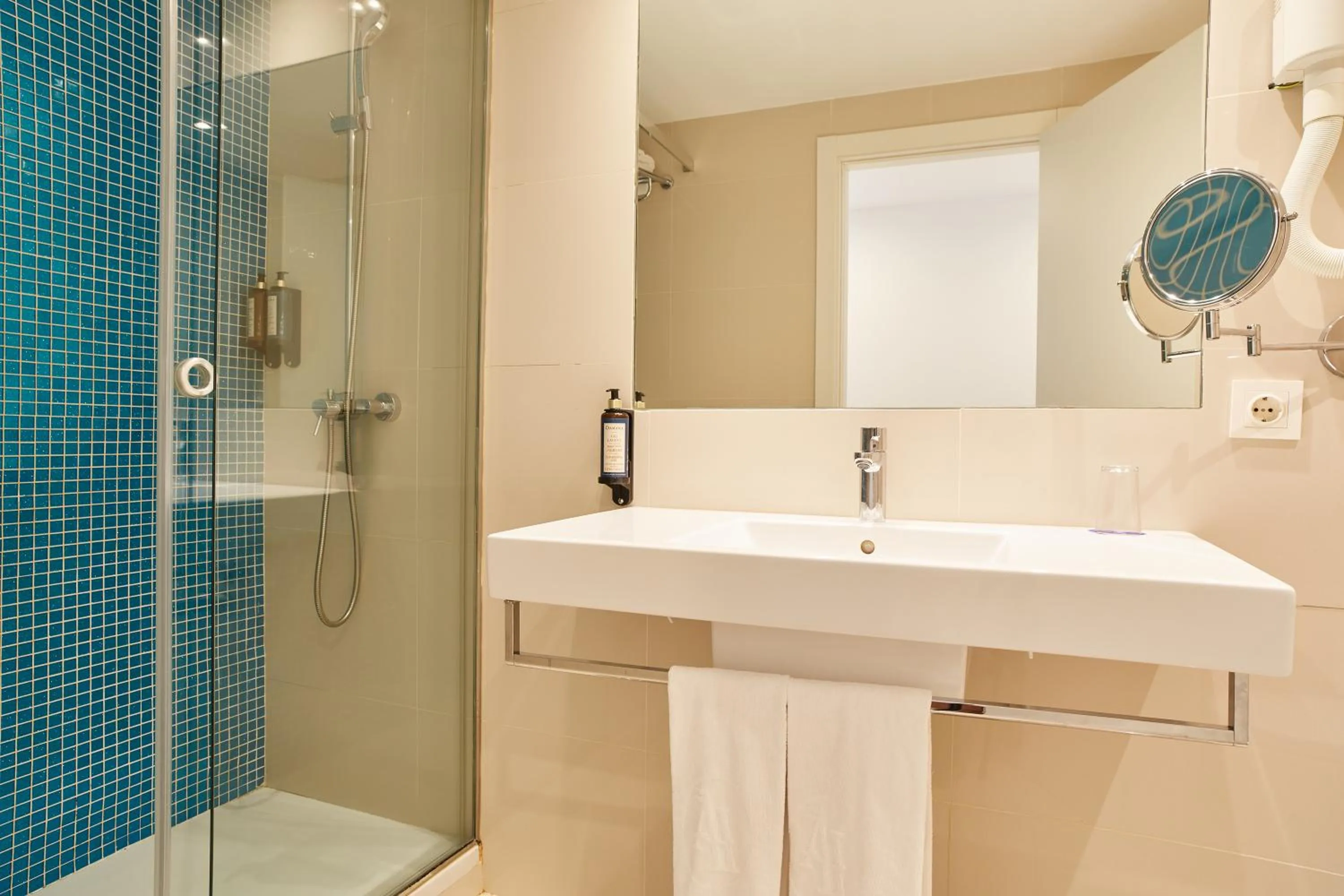 Shower in Hotel Argos Ibiza