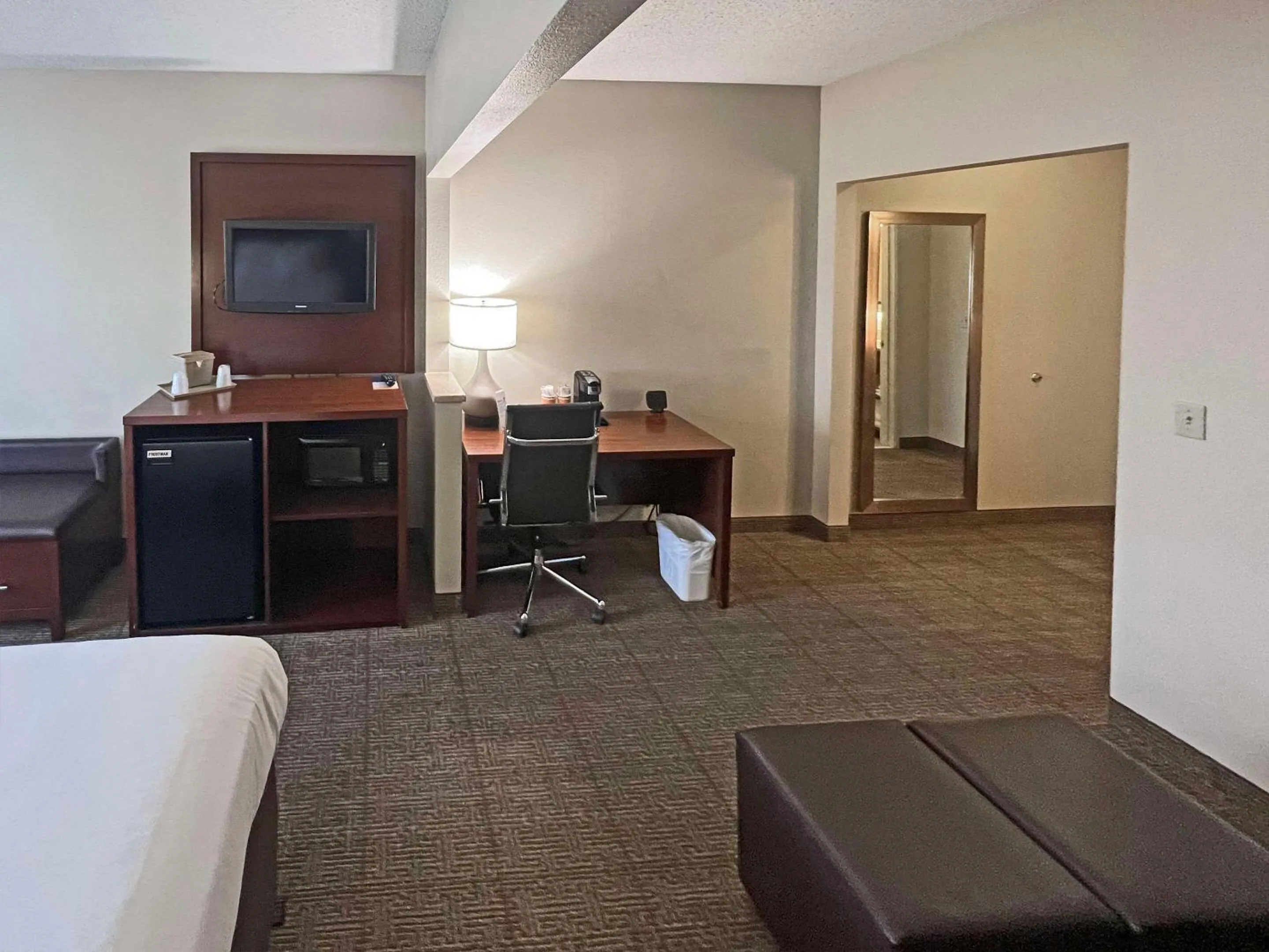Bedroom, Bed in Comfort Suites Peoria Sports Complex
