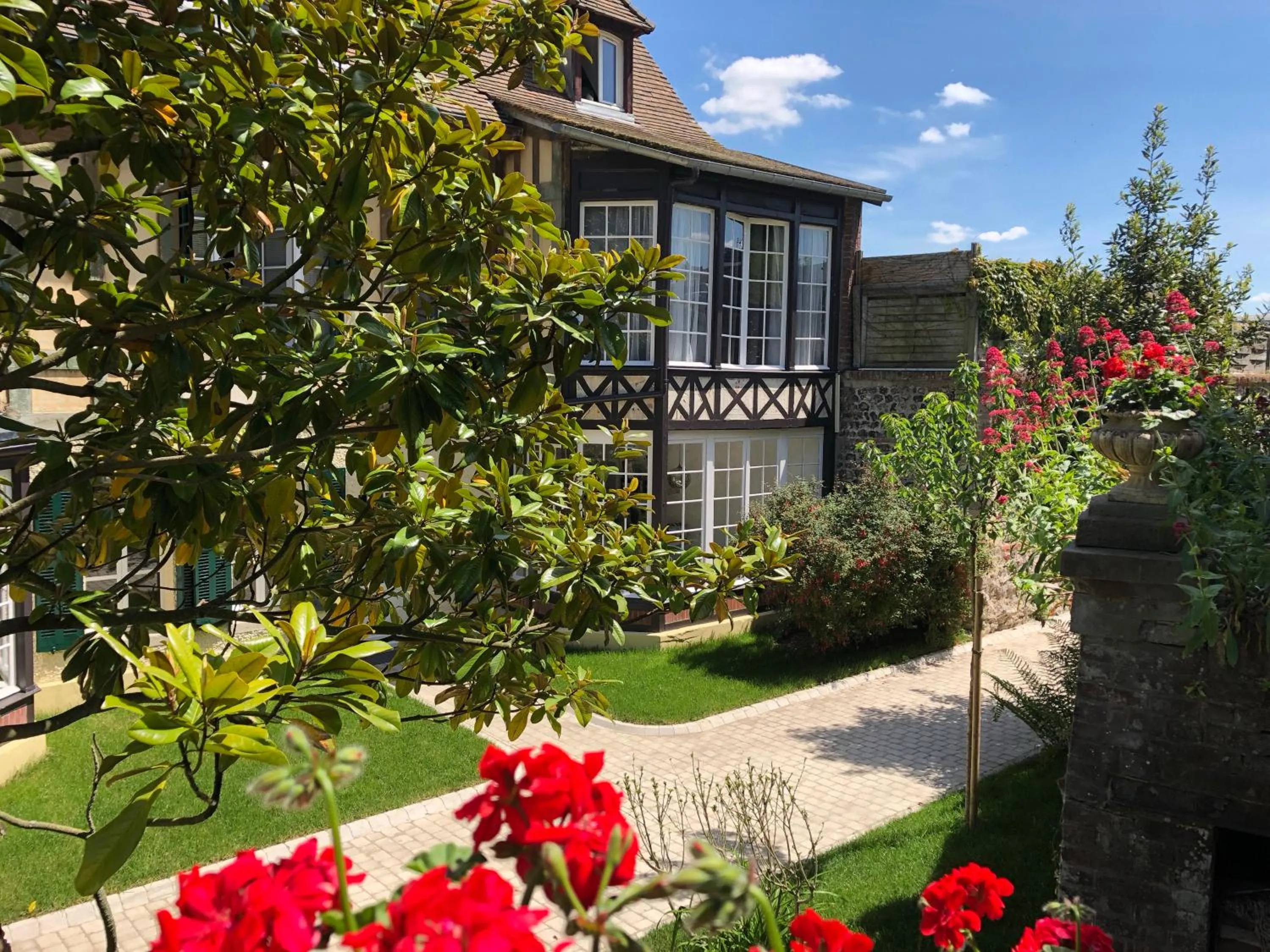 Garden in Villa Castel Chambres d'hôtes B&B