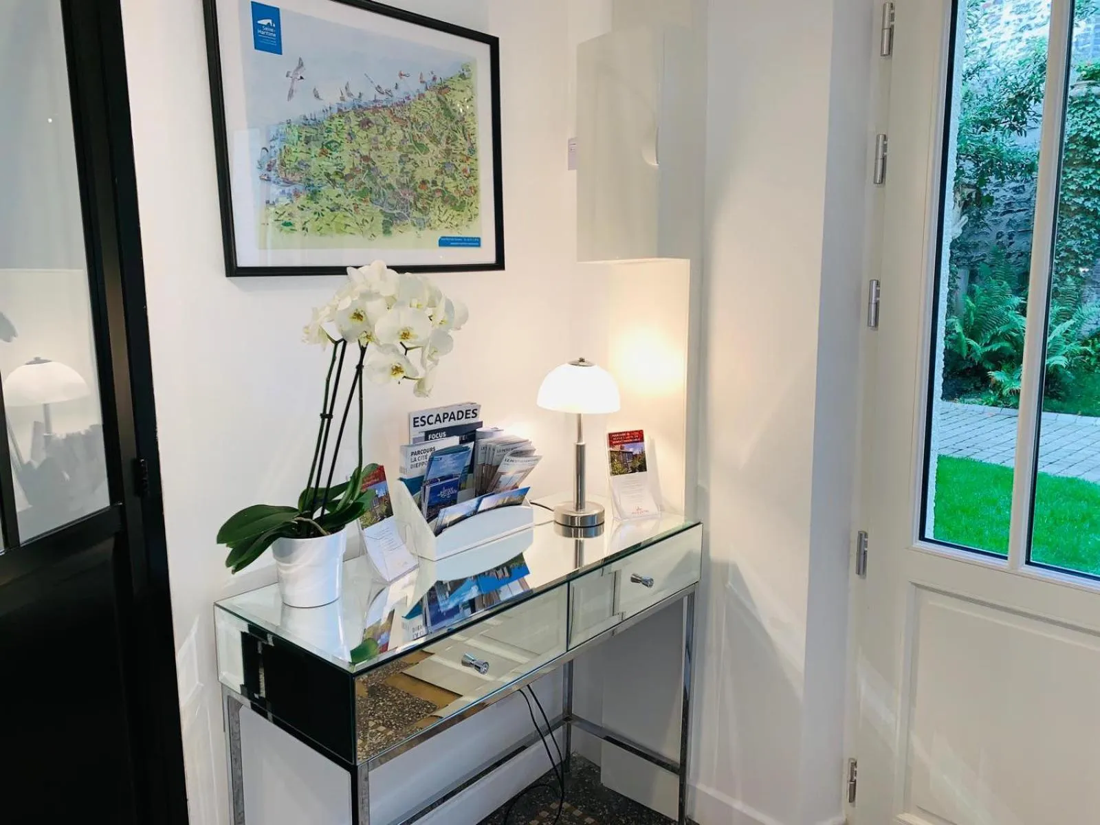 Lobby or reception in Villa Castel Chambres d'hôtes B&B