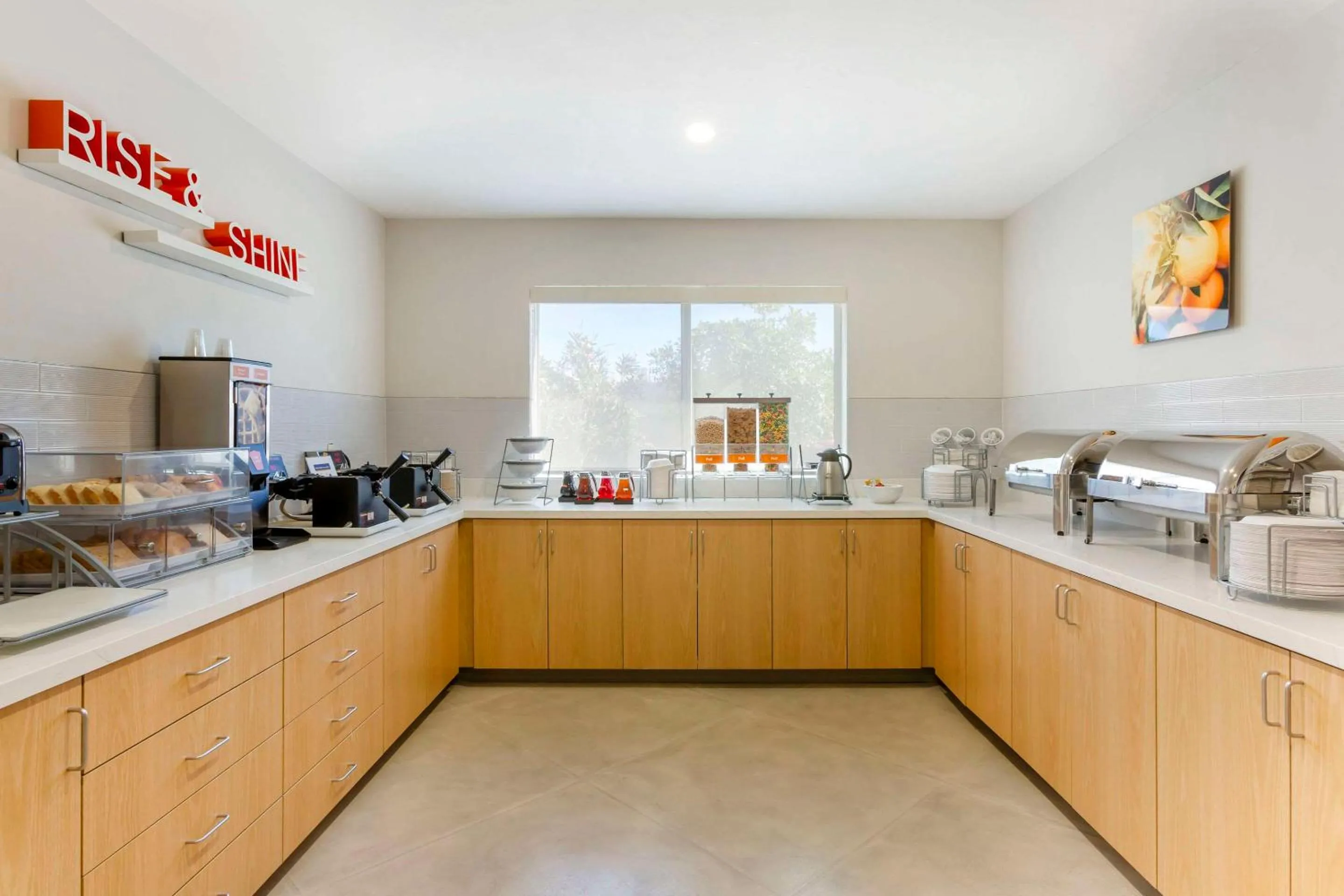 Breakfast in Comfort Suites at Tucson Mall