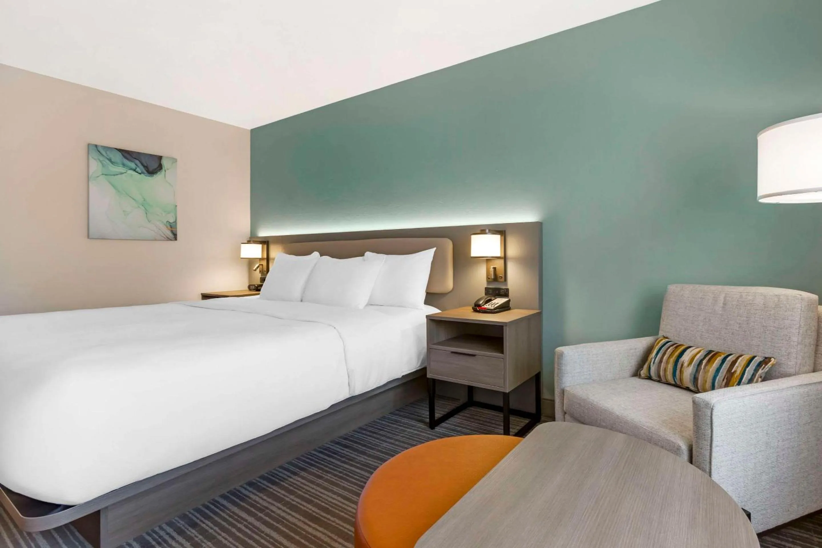 Bedroom, Bed in Comfort Suites at Tucson Mall