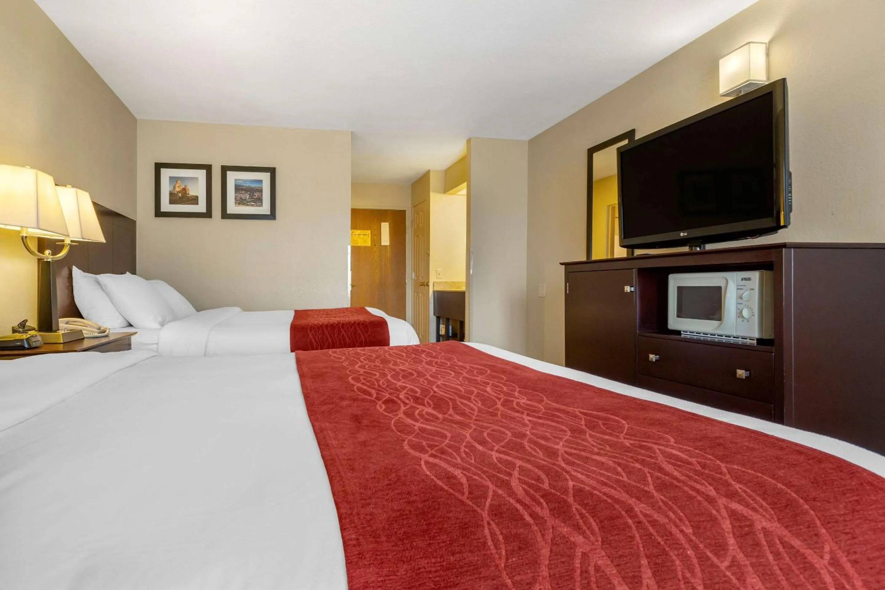Photo of the whole room, Bed in Comfort Inn & Suites North Tucson Marana