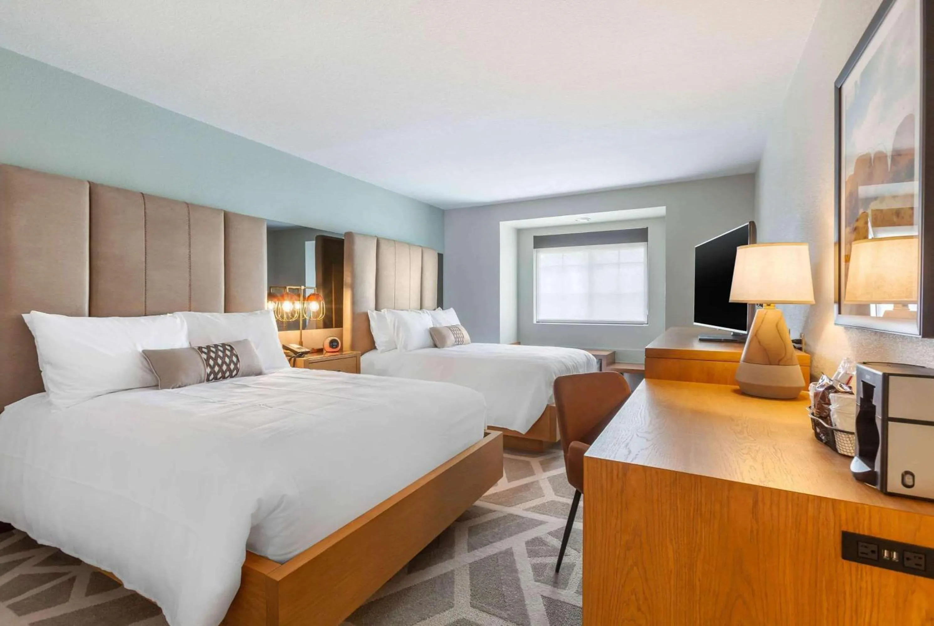 Photo of the whole room, Bed in La Quinta Inn & Suites by Wyndham Tempe University, Phoenix