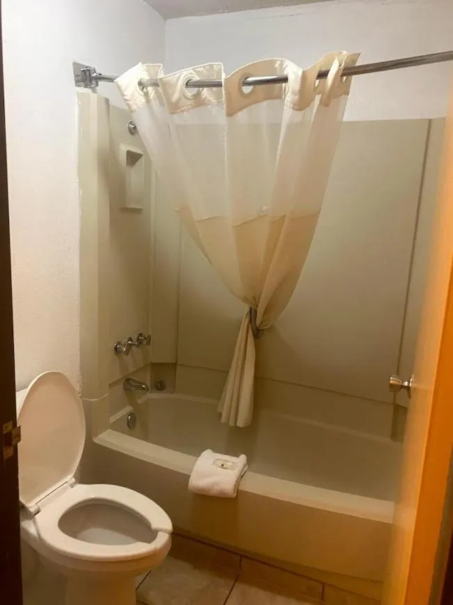 Quality Inn View of Lake Powell - Page