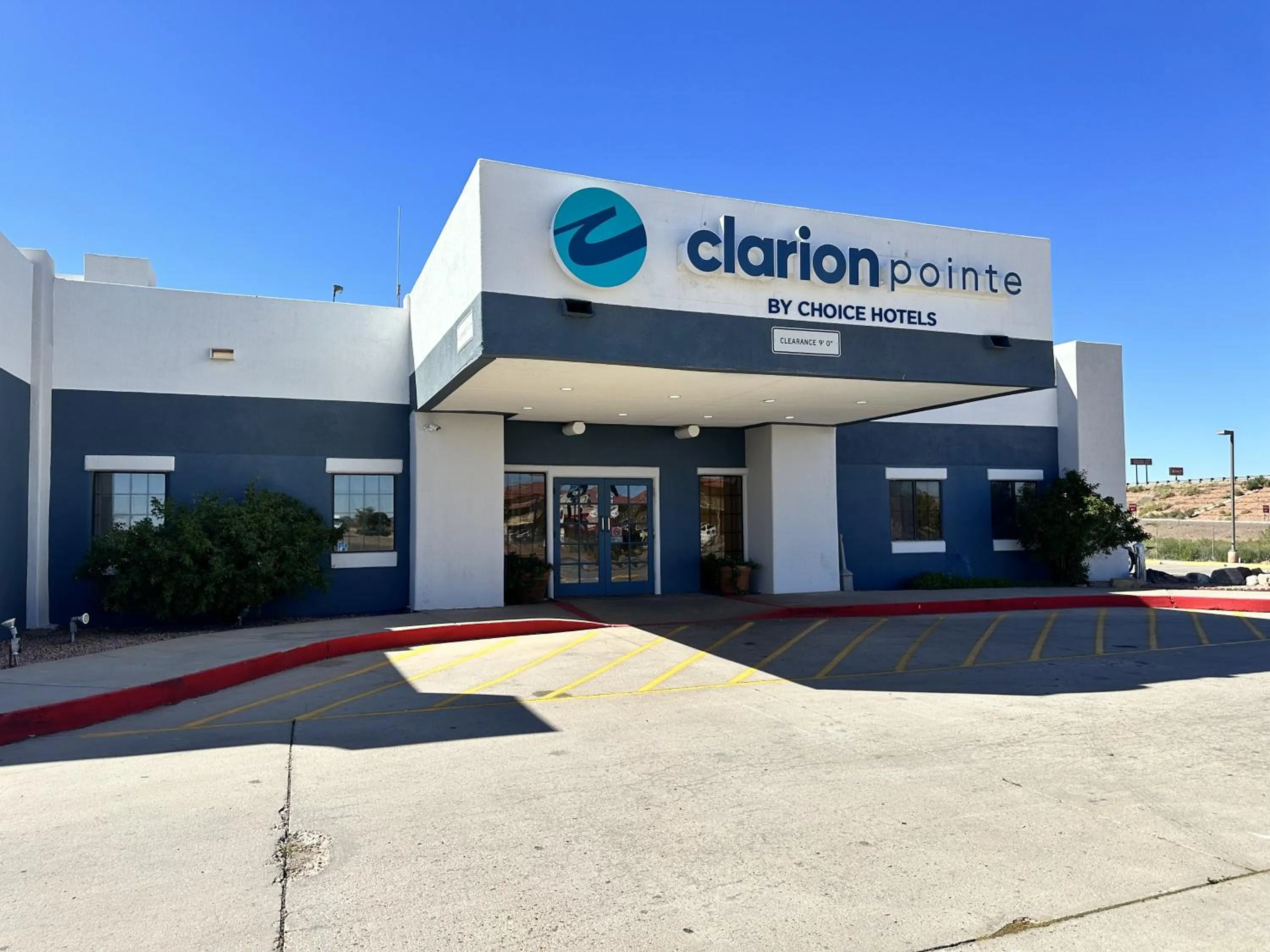 Property building in Clarion Pointe Winslow I-40