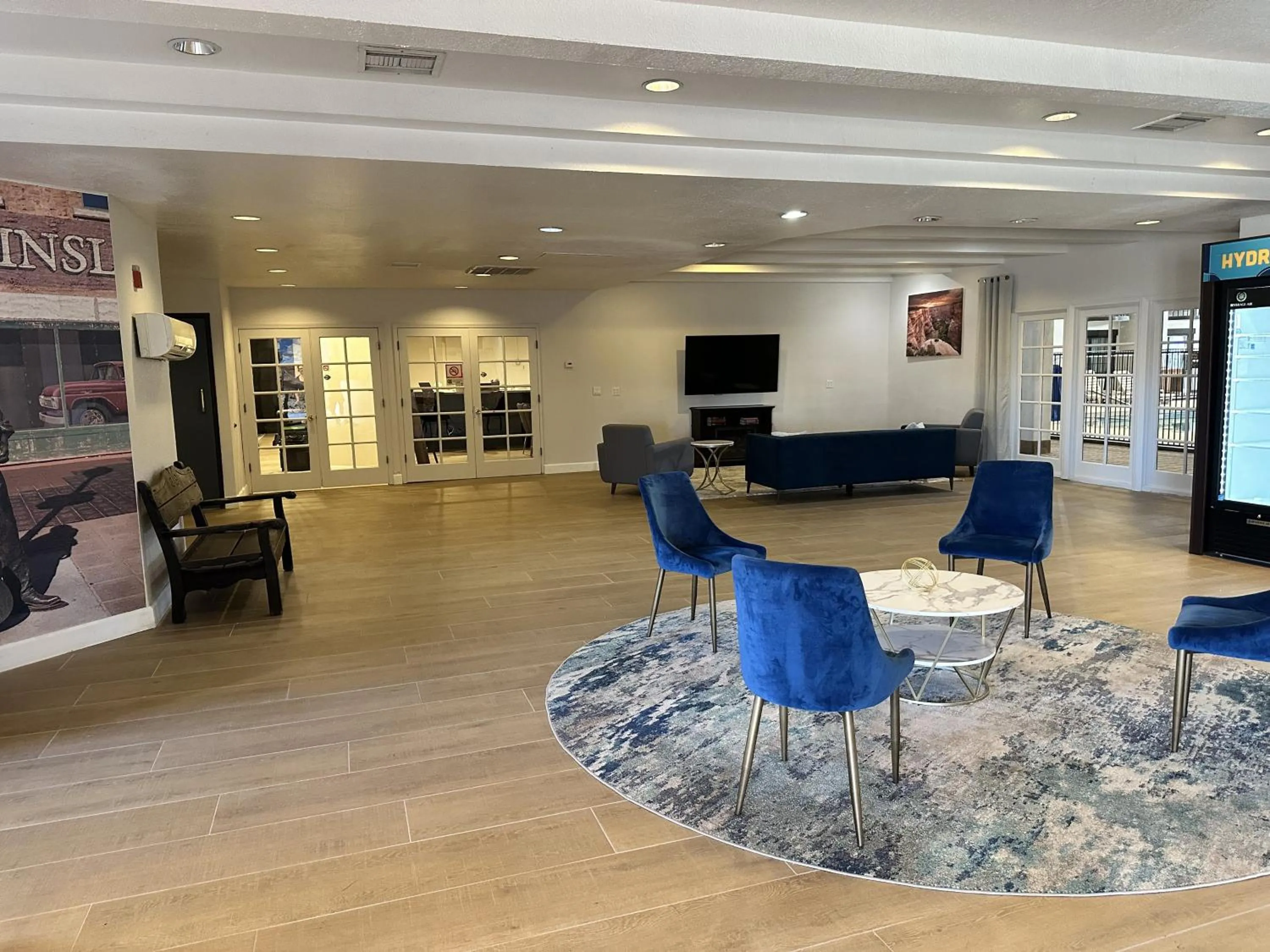 Lobby or reception in Clarion Pointe Winslow I-40