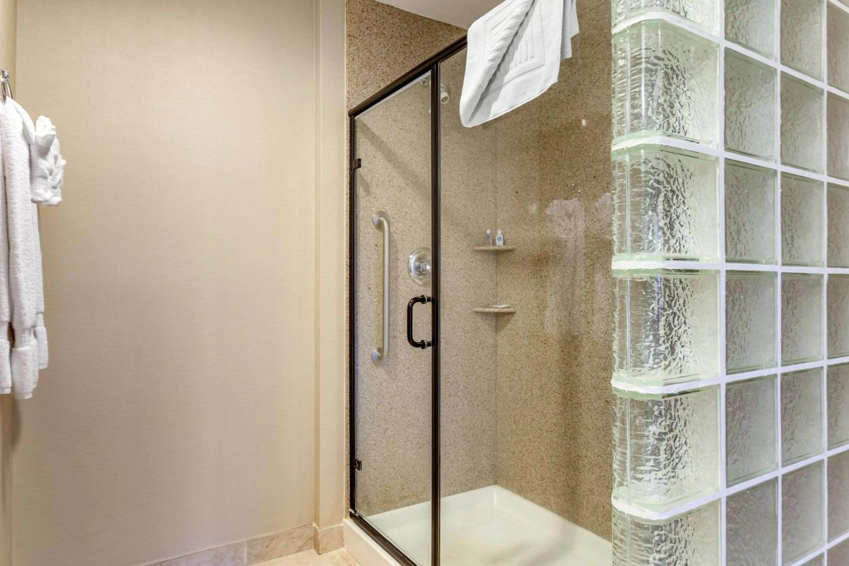 Bedroom in Comfort Suites Glendale - State Farm Stadium Area