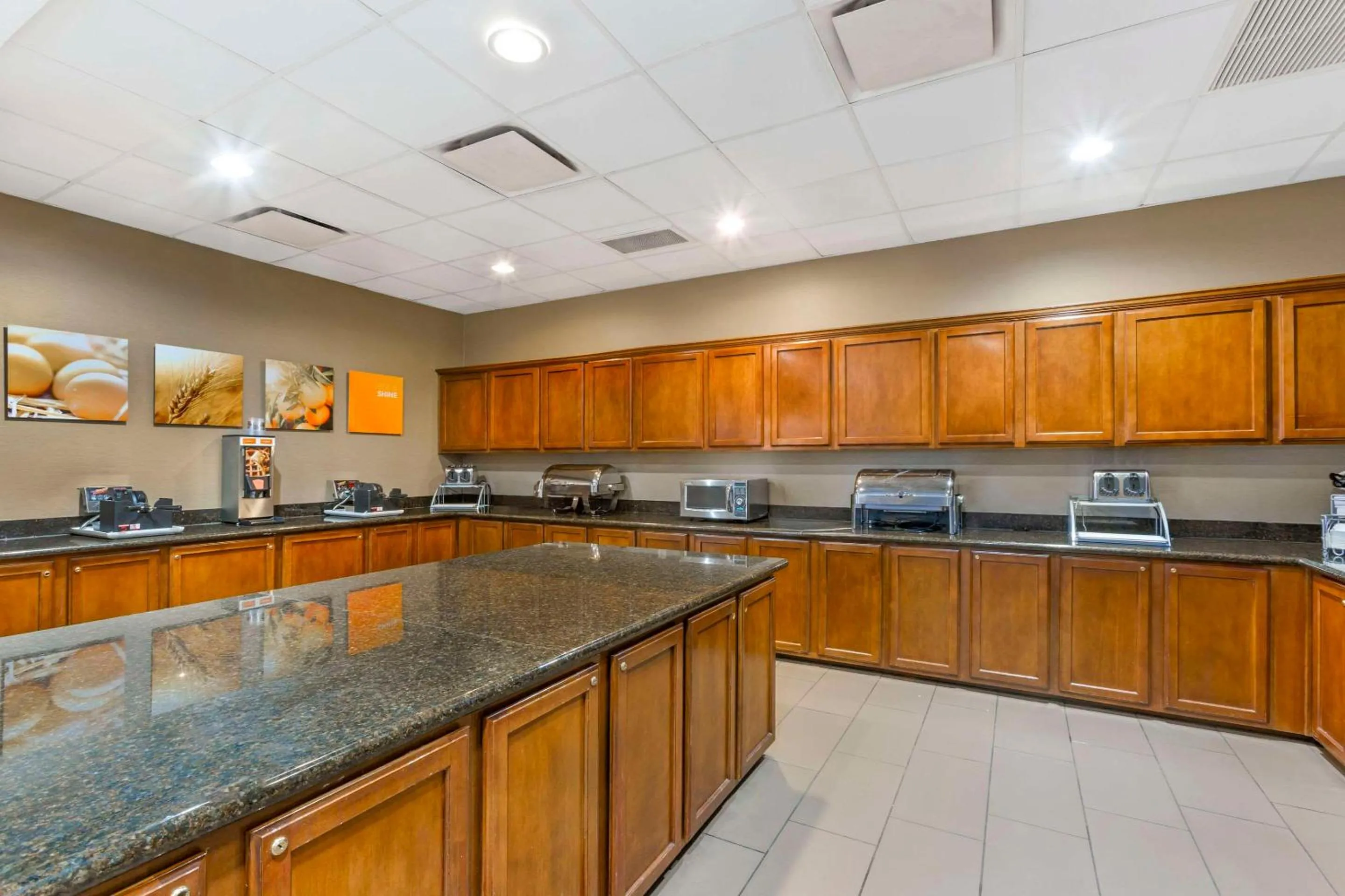 Breakfast in Comfort Suites Glendale - State Farm Stadium Area