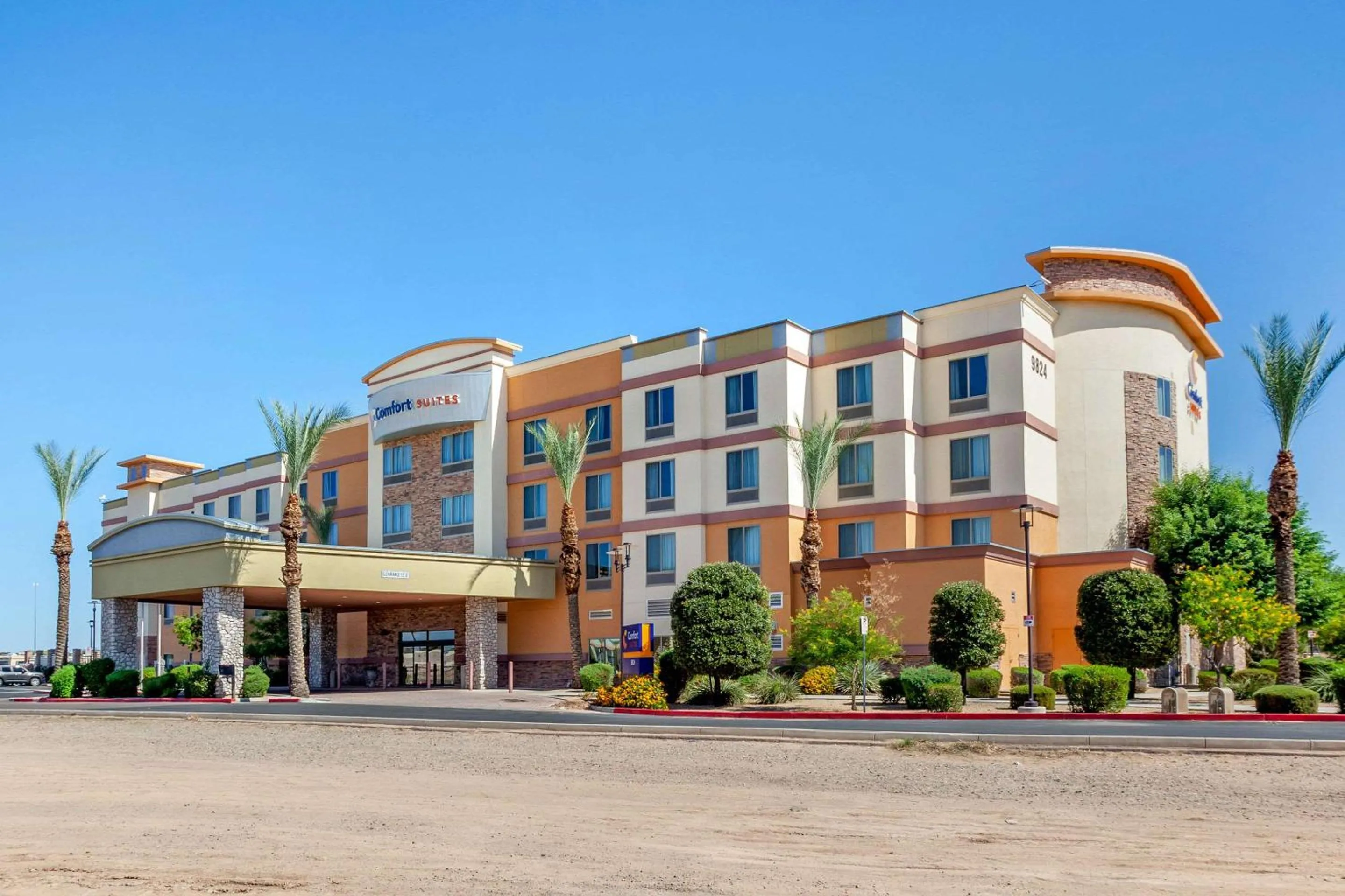 Property building in Comfort Suites Glendale - State Farm Stadium Area