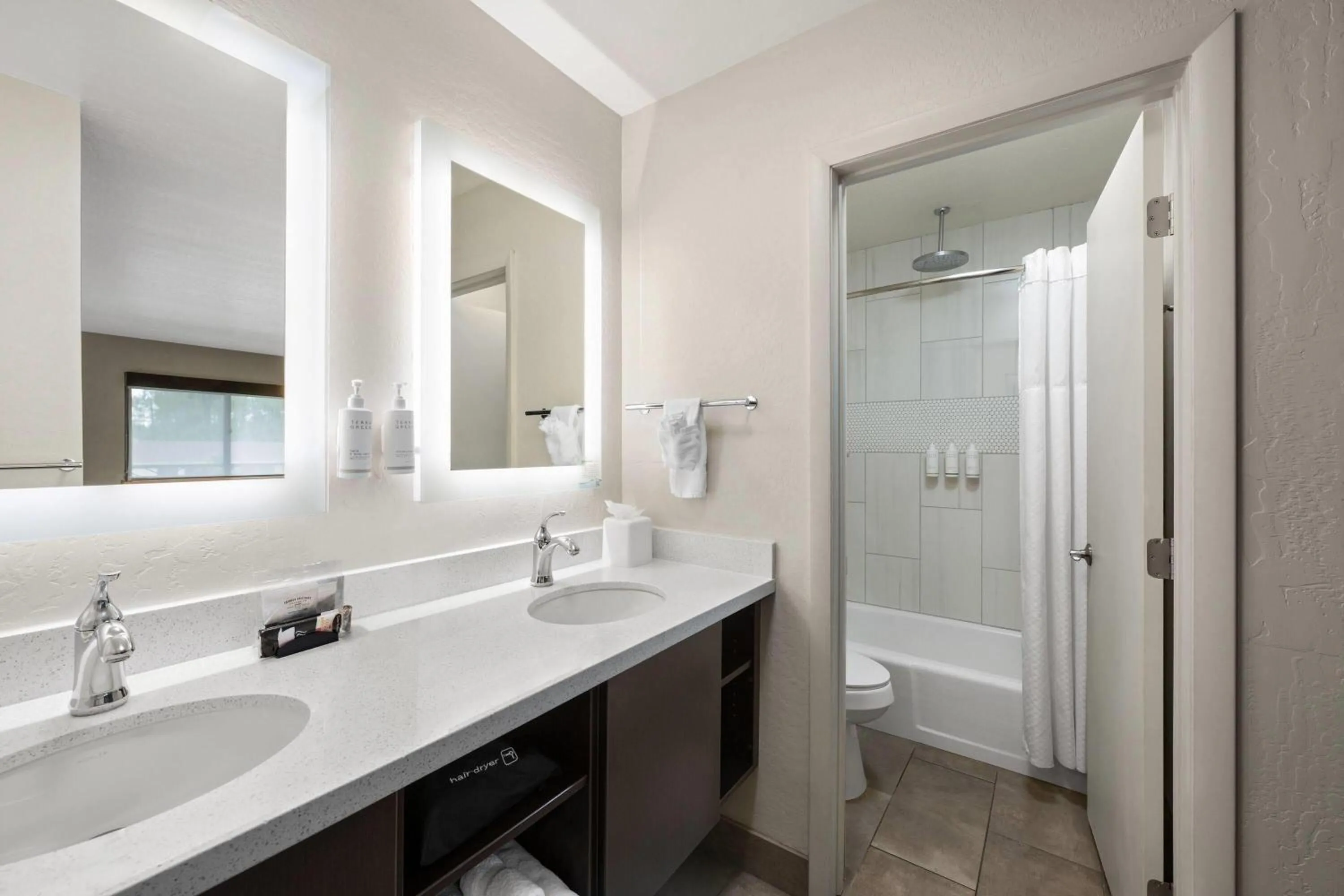 Bathroom in Days Inn by Wyndham Prescott