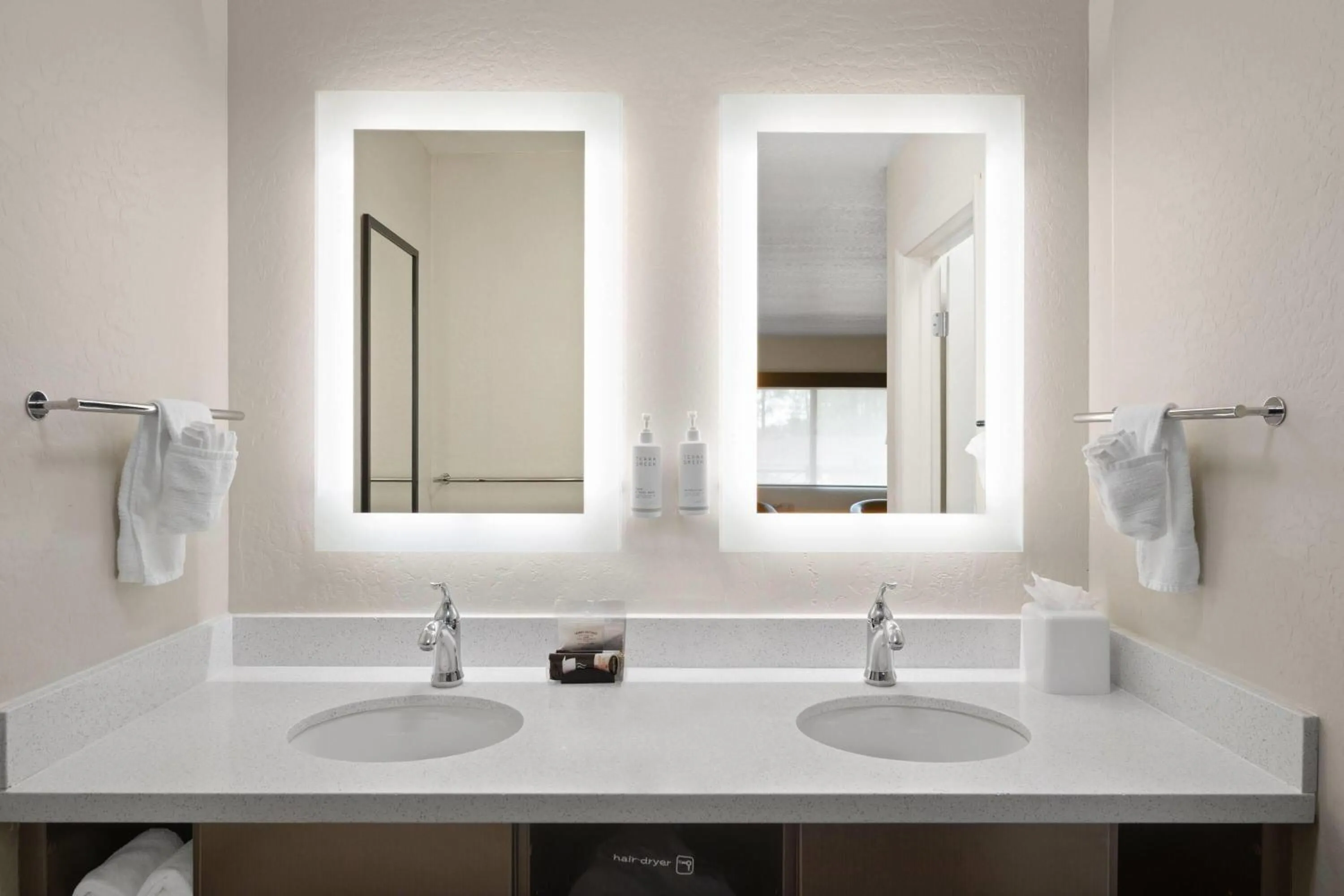 Bathroom in Days Inn by Wyndham Prescott