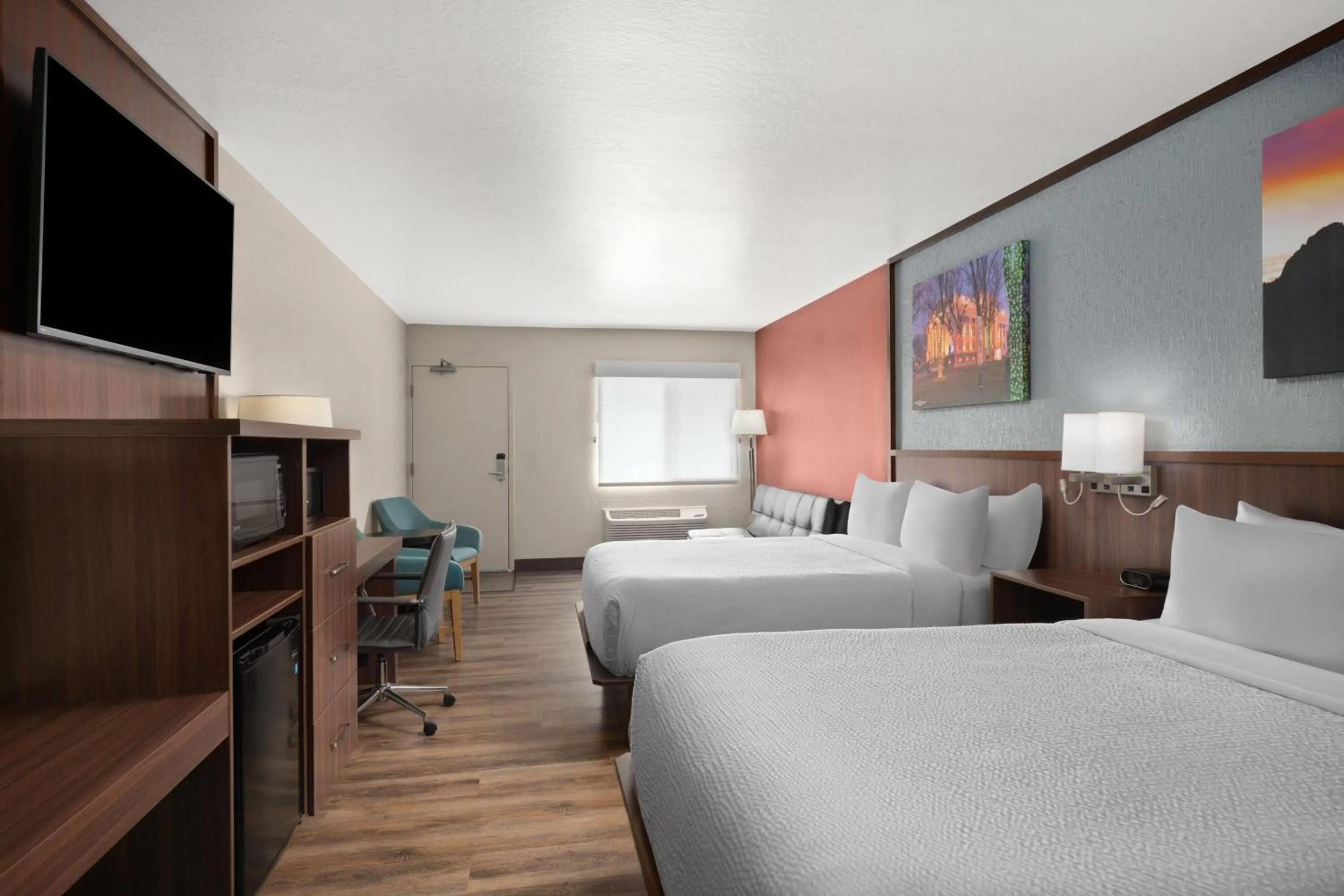 Photo of the whole room, Bed in Days Inn by Wyndham Prescott