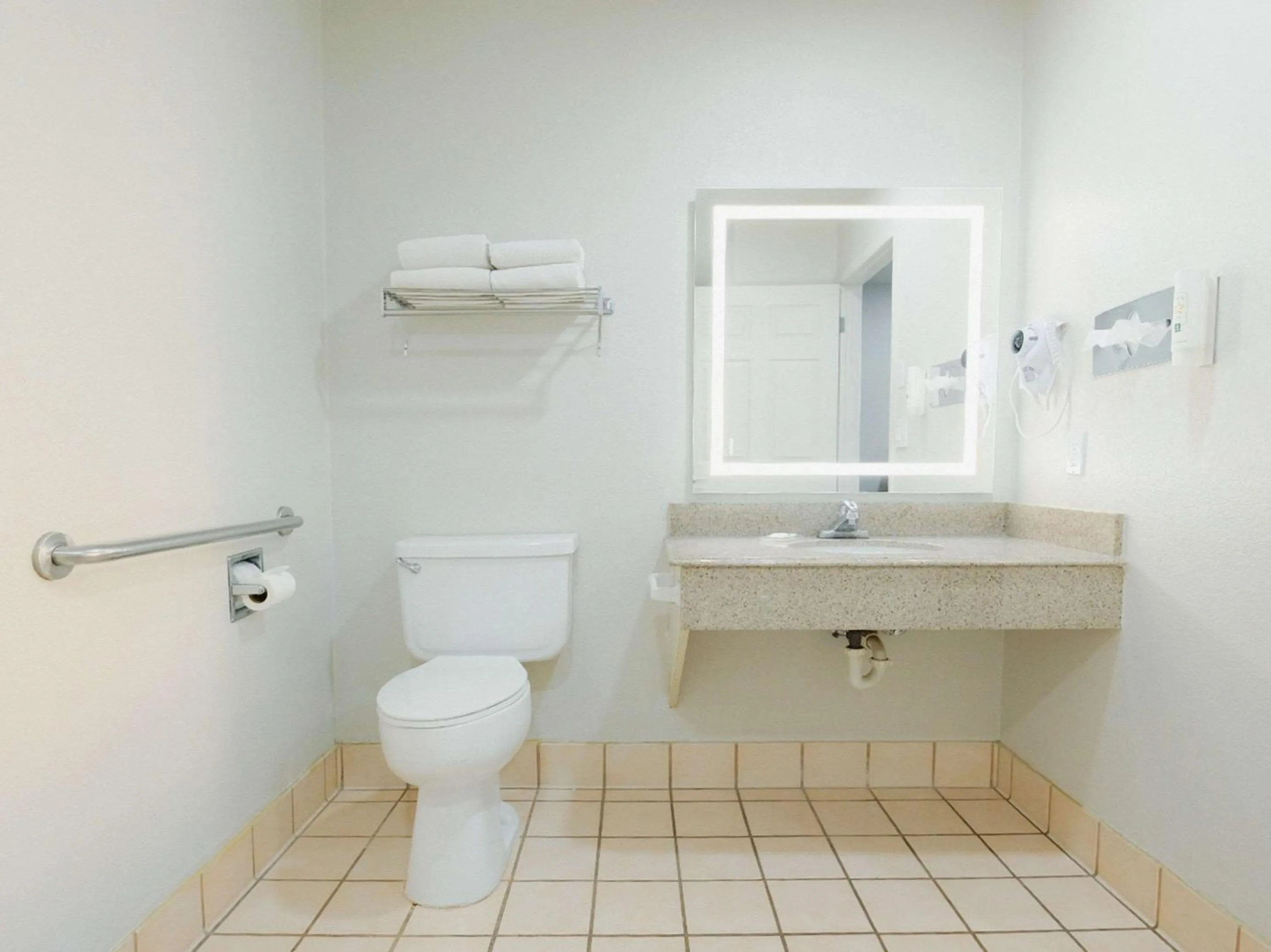 Bedroom in Quality Inn Holbrook near Petrified Forest