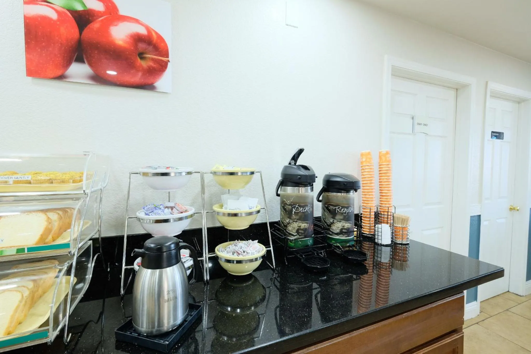 Dining area in Quality Inn Holbrook near Petrified Forest