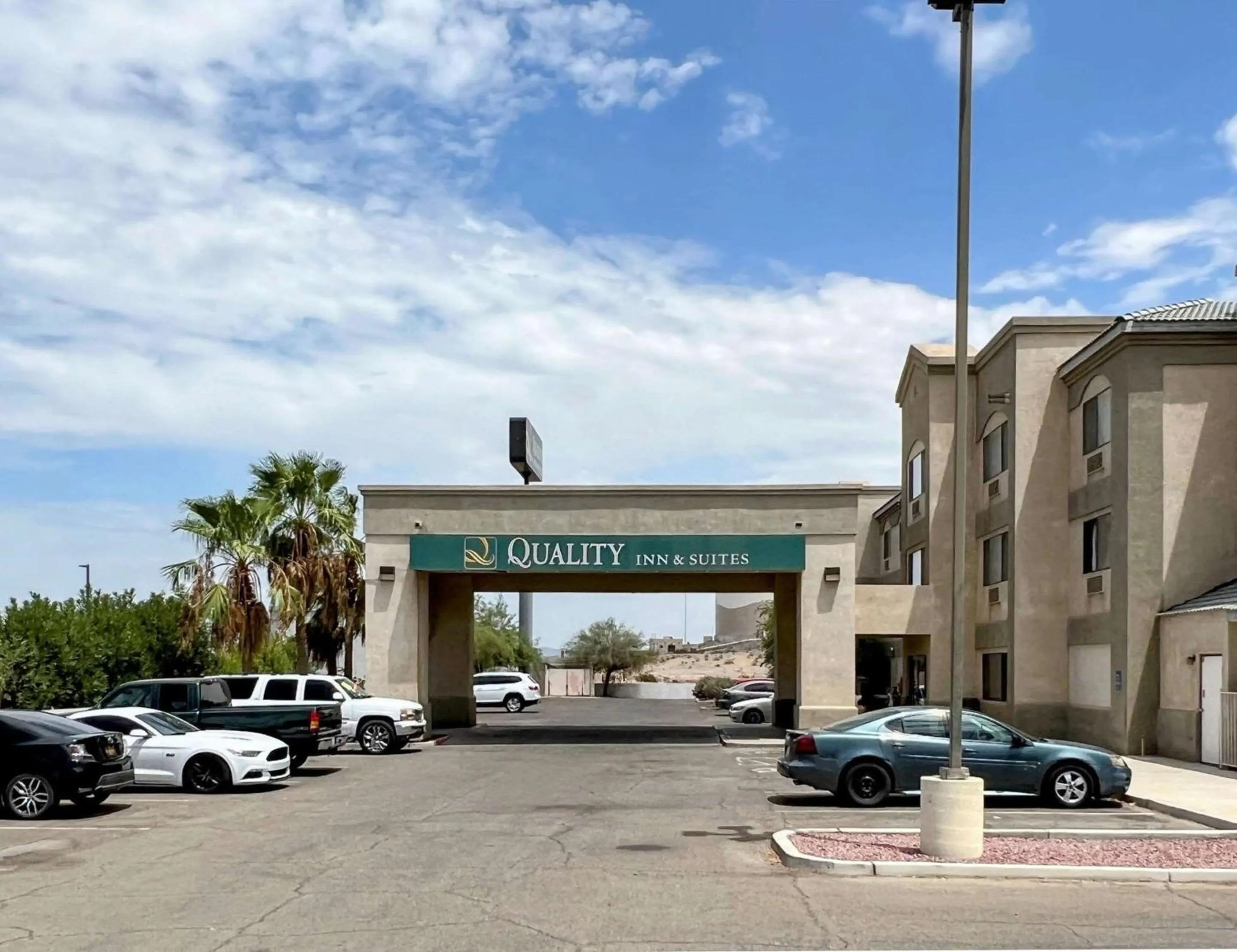 Property building in Quality Inn & Suites Yuma