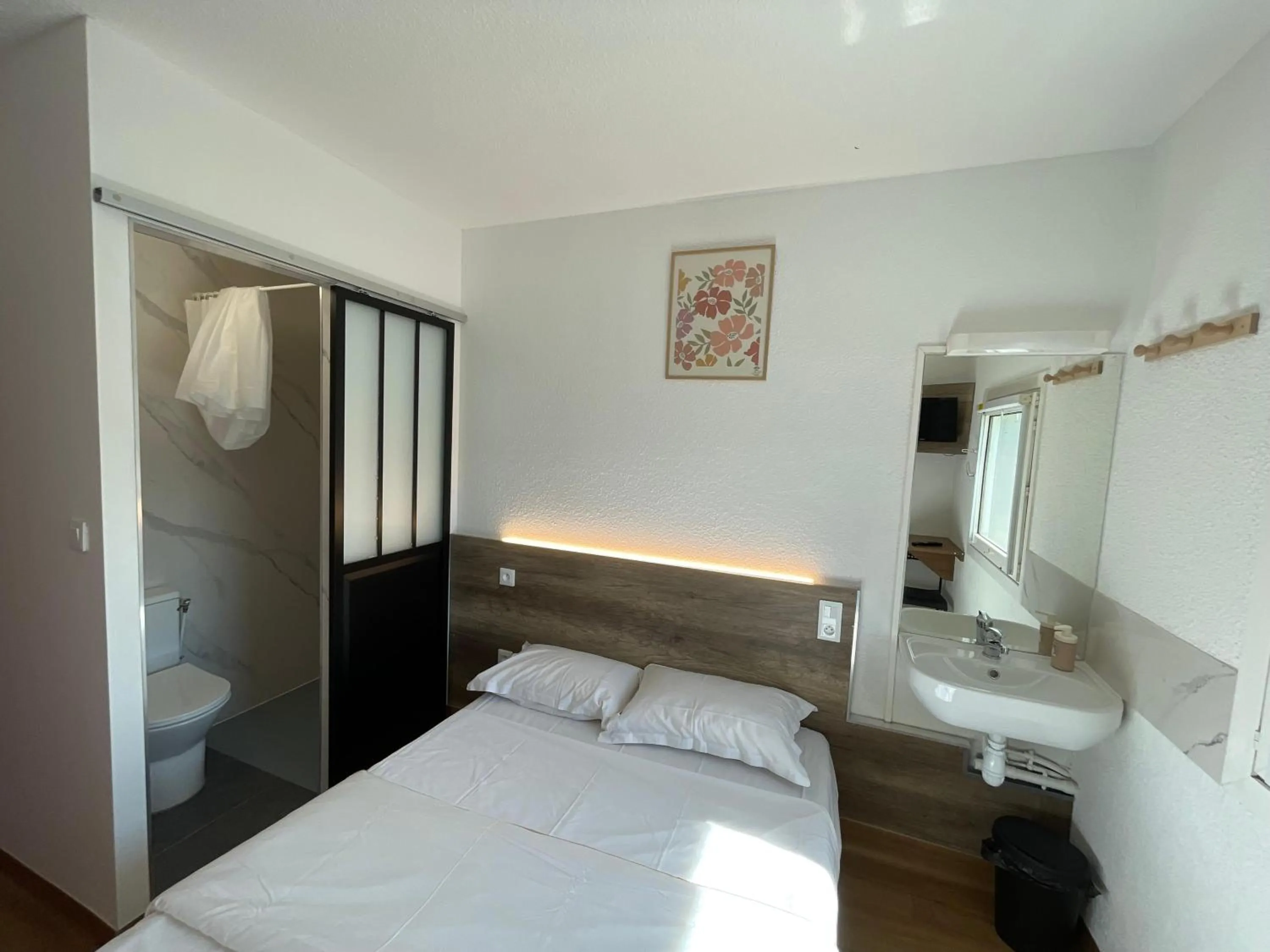 Photo of the whole room, Bed in HOTEL THANIA