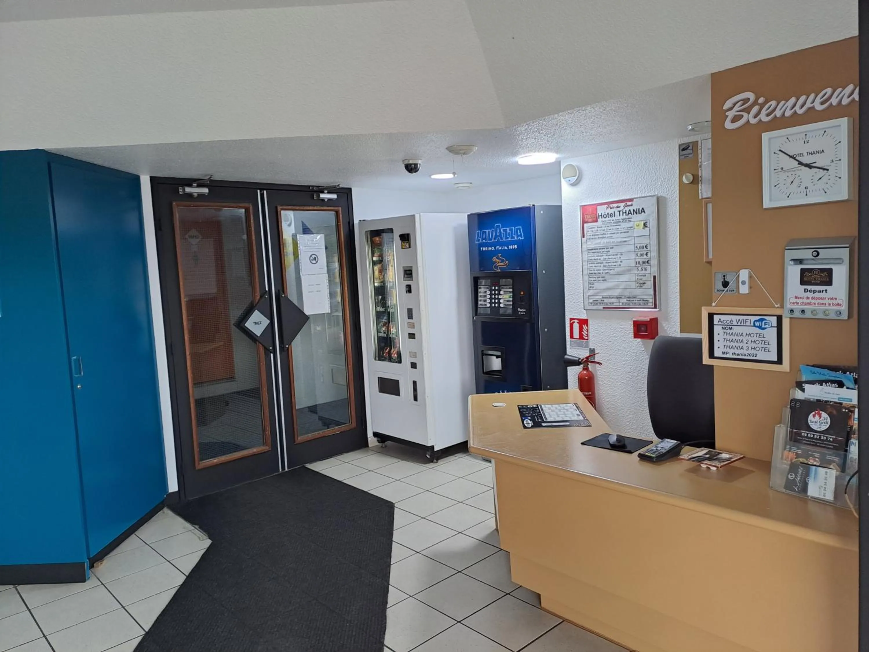 Lobby or reception in HOTEL THANIA