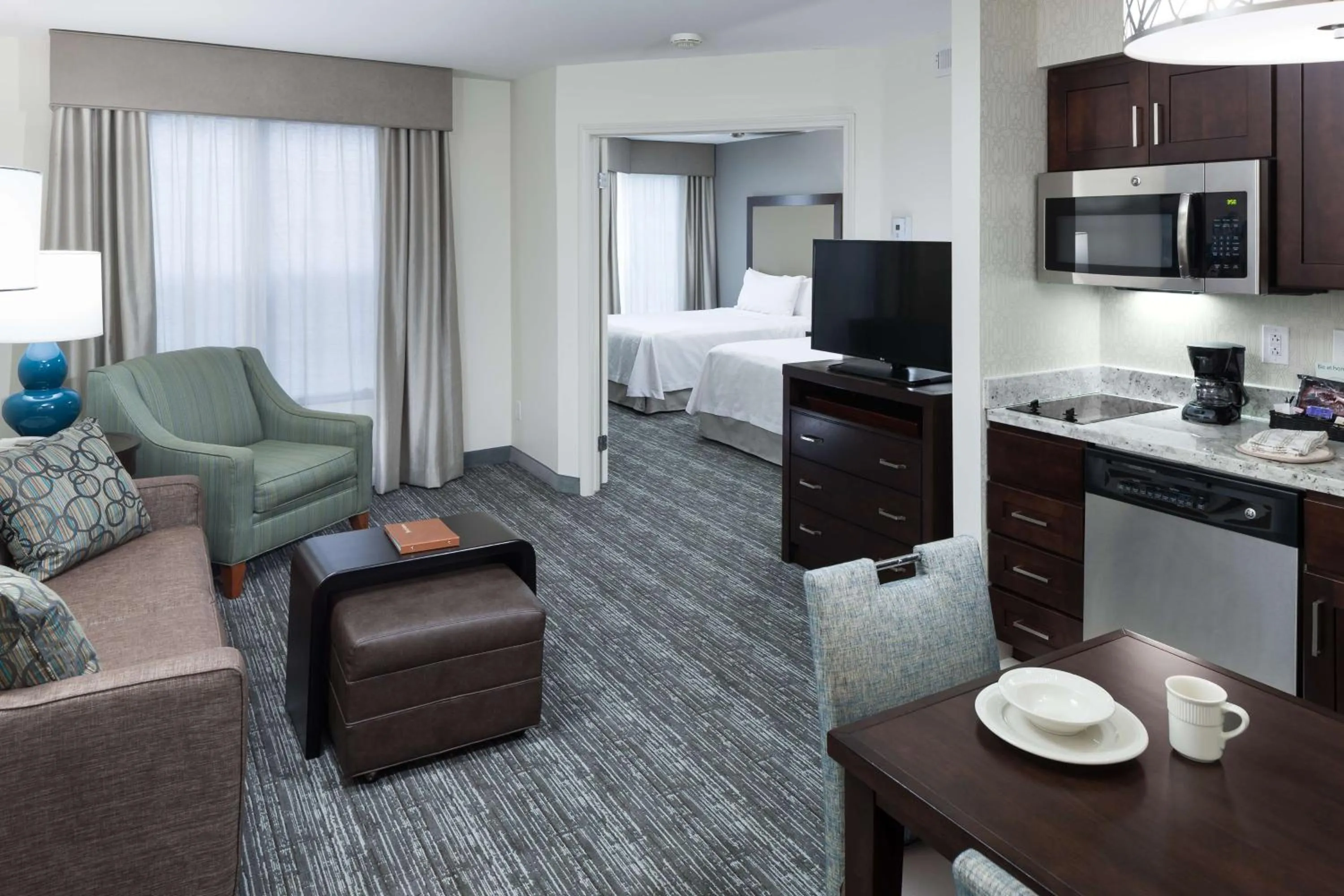 Bed in Homewood Suites by Hilton Seattle-Tacoma Airport/Tukwila