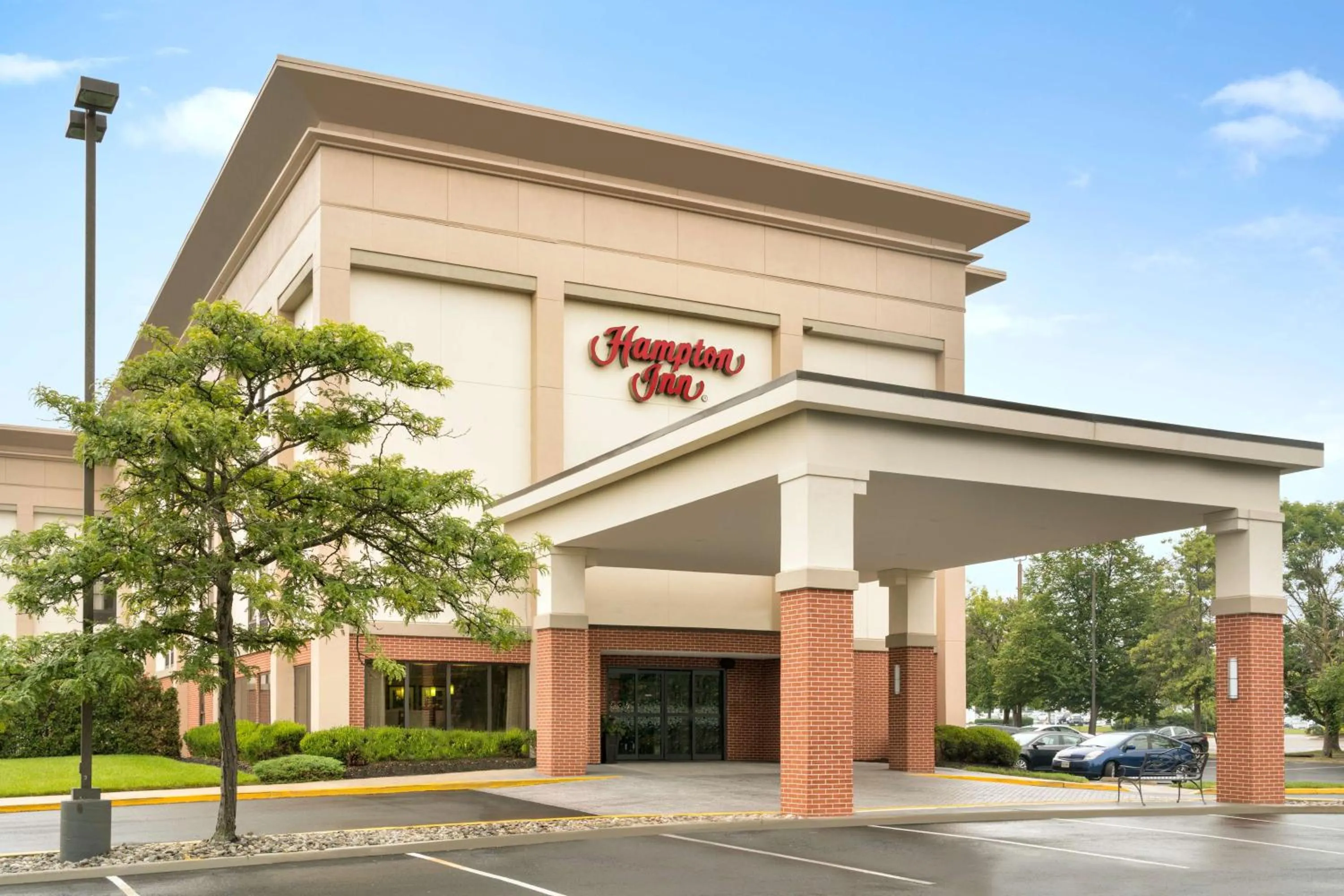 Property building in Hampton Inn Philadelphia/Mt. Laurel