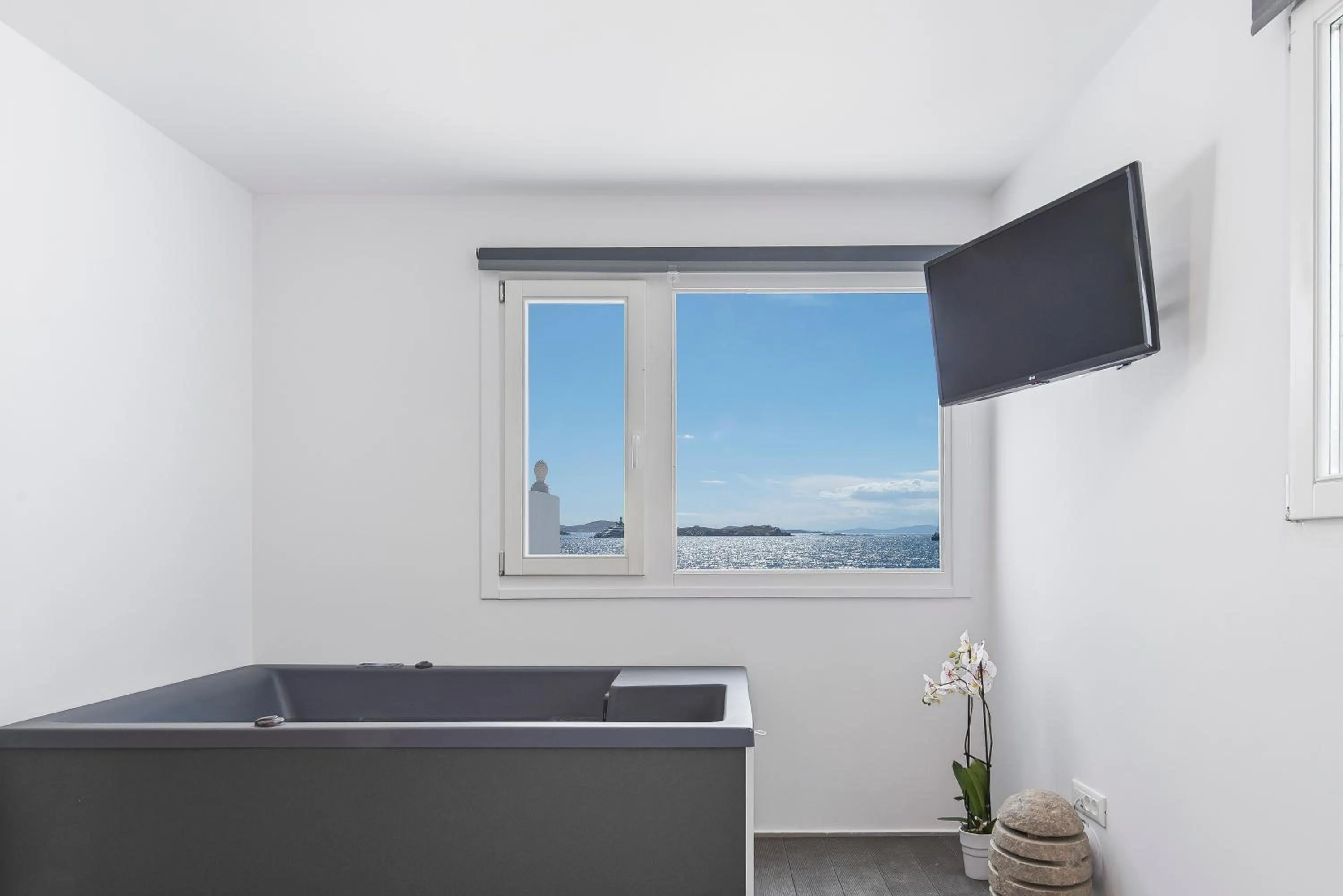 Hot Tub in Little Venice Villas