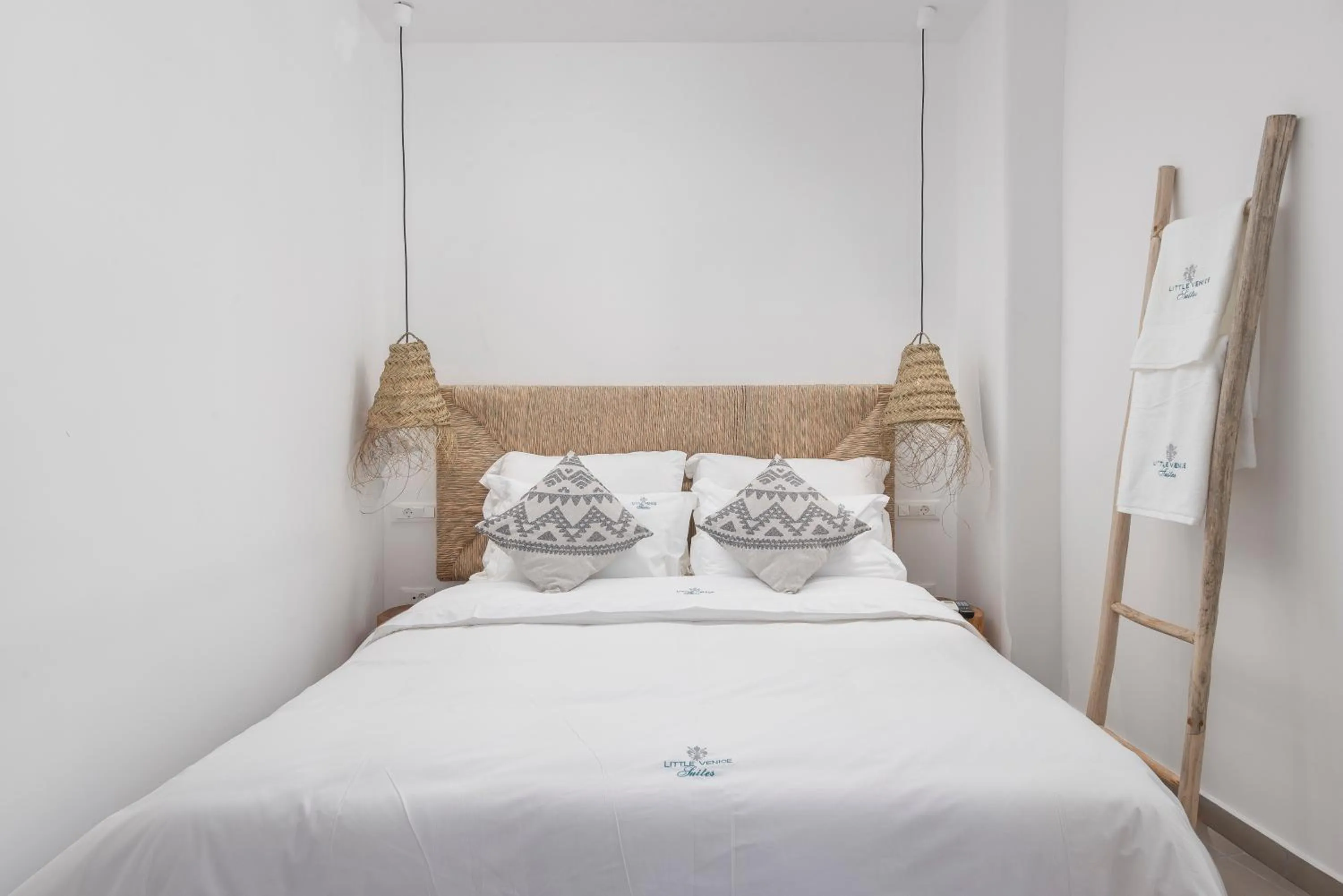 Bed in Little Venice Villas