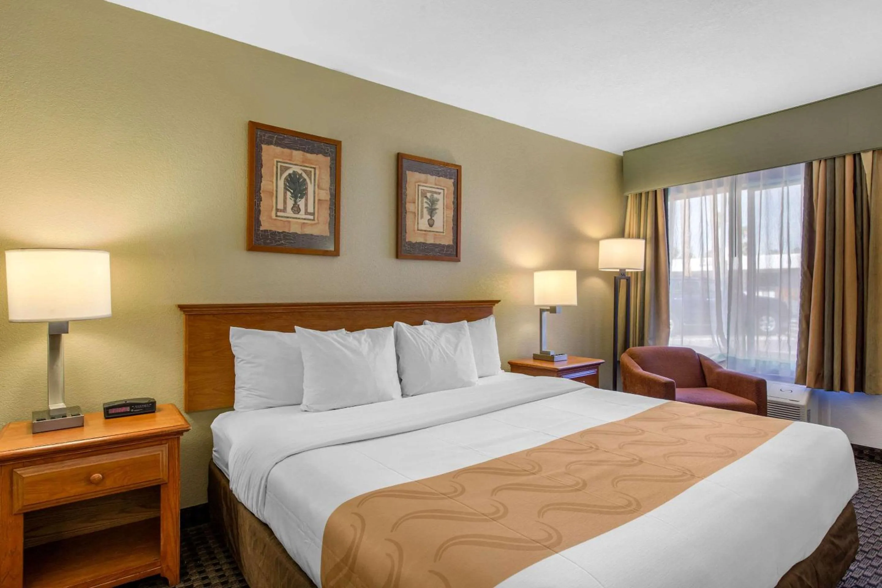 Photo of the whole room in Quality Inn Palm Springs Downtown