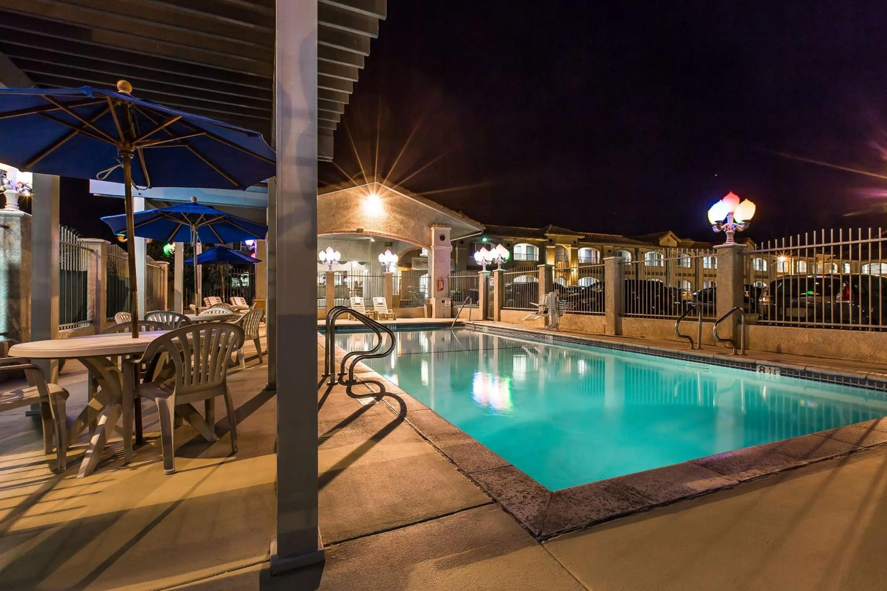 Swimming pool in Quality Inn Near China Lake Naval Station