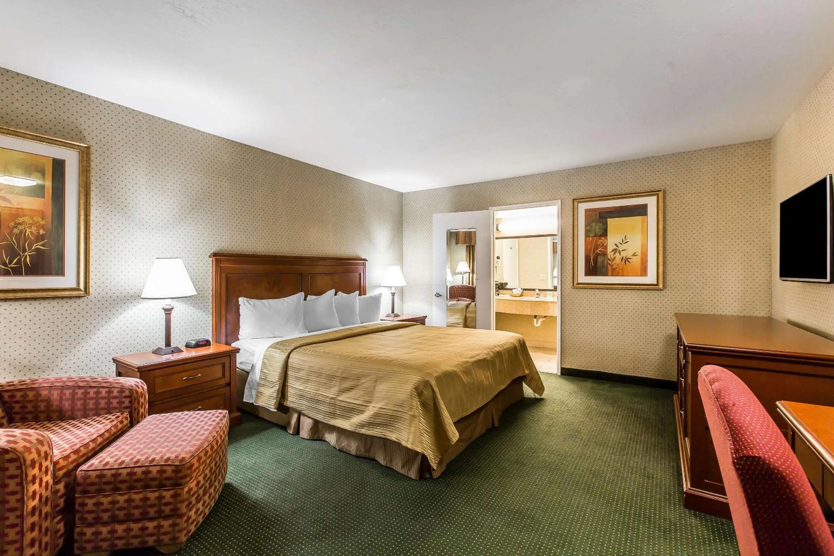 Bedroom, Bed in Quality Inn Near China Lake Naval Station