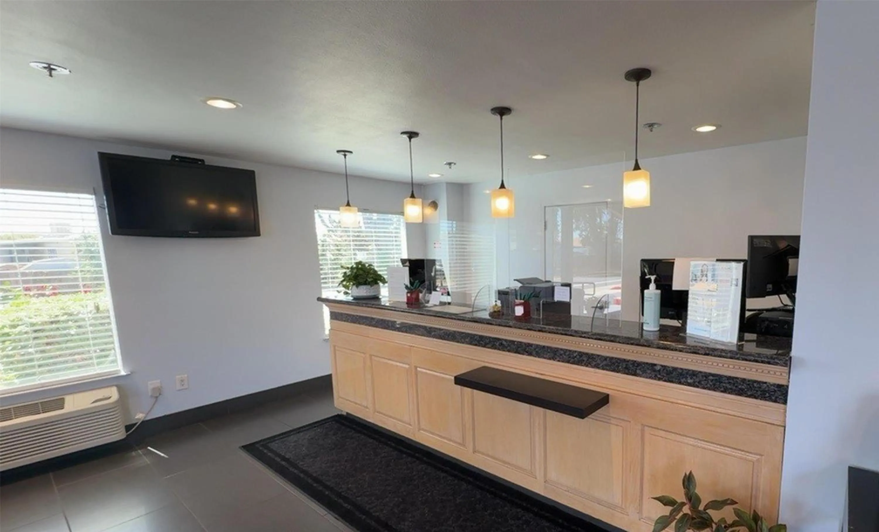 Lobby or reception in SureStay by Best Western Sunnyvale Silicon Valley