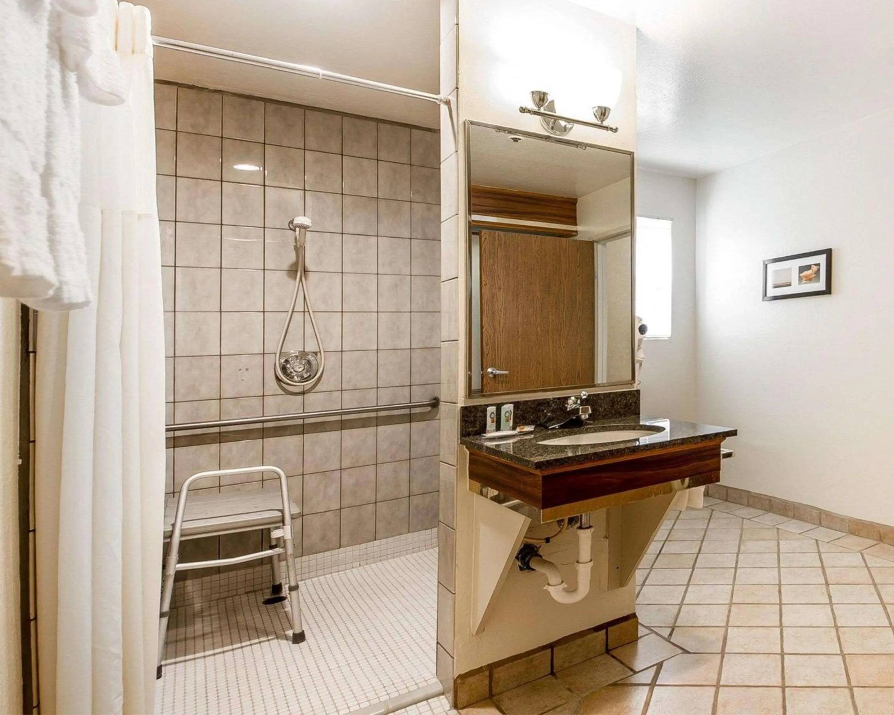 Bathroom in Quality Inn Petaluma - Sonoma