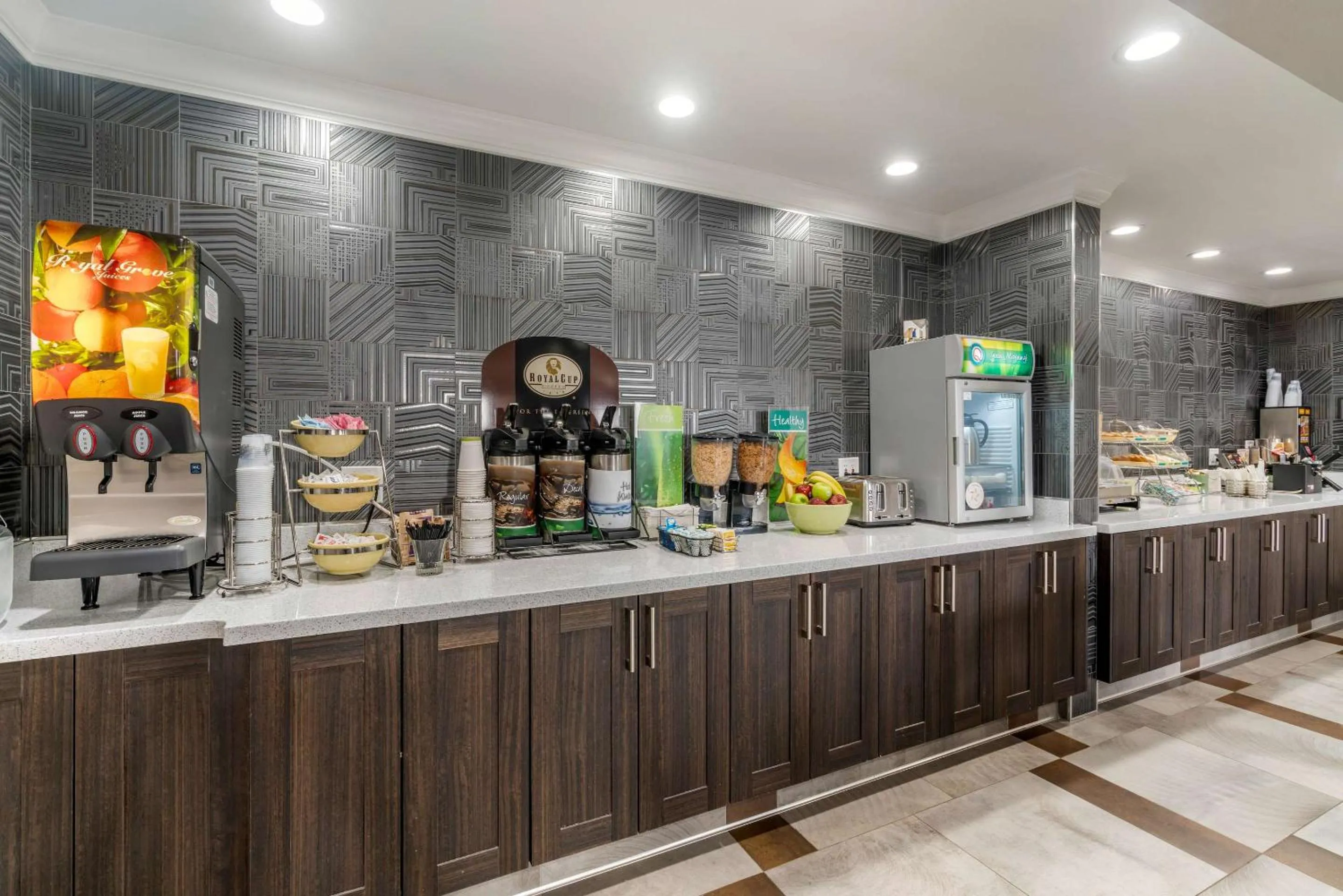 Breakfast in Quality Inn & Suites Vacaville