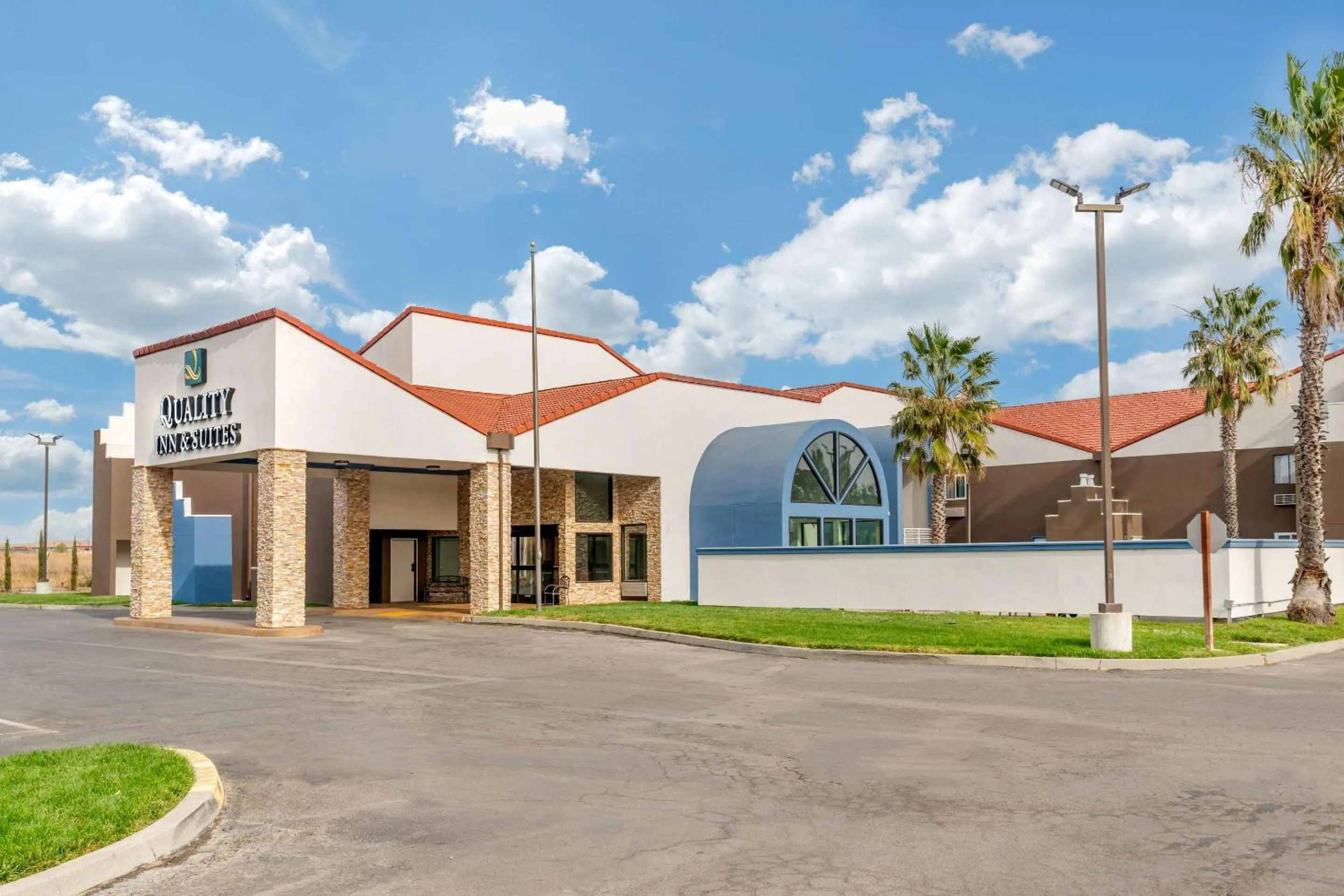 Property building in Quality Inn & Suites Vacaville