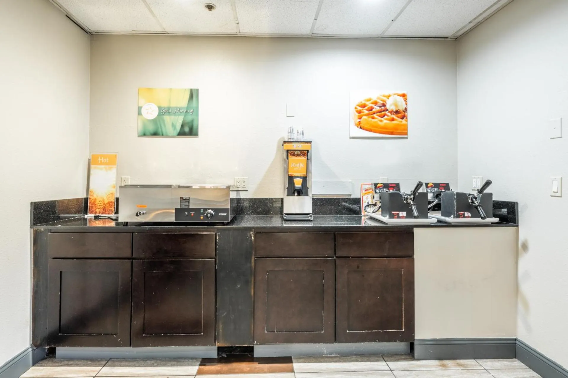 Coffee/tea facilities in Quality Inn near Mammoth Mountain Ski Resort