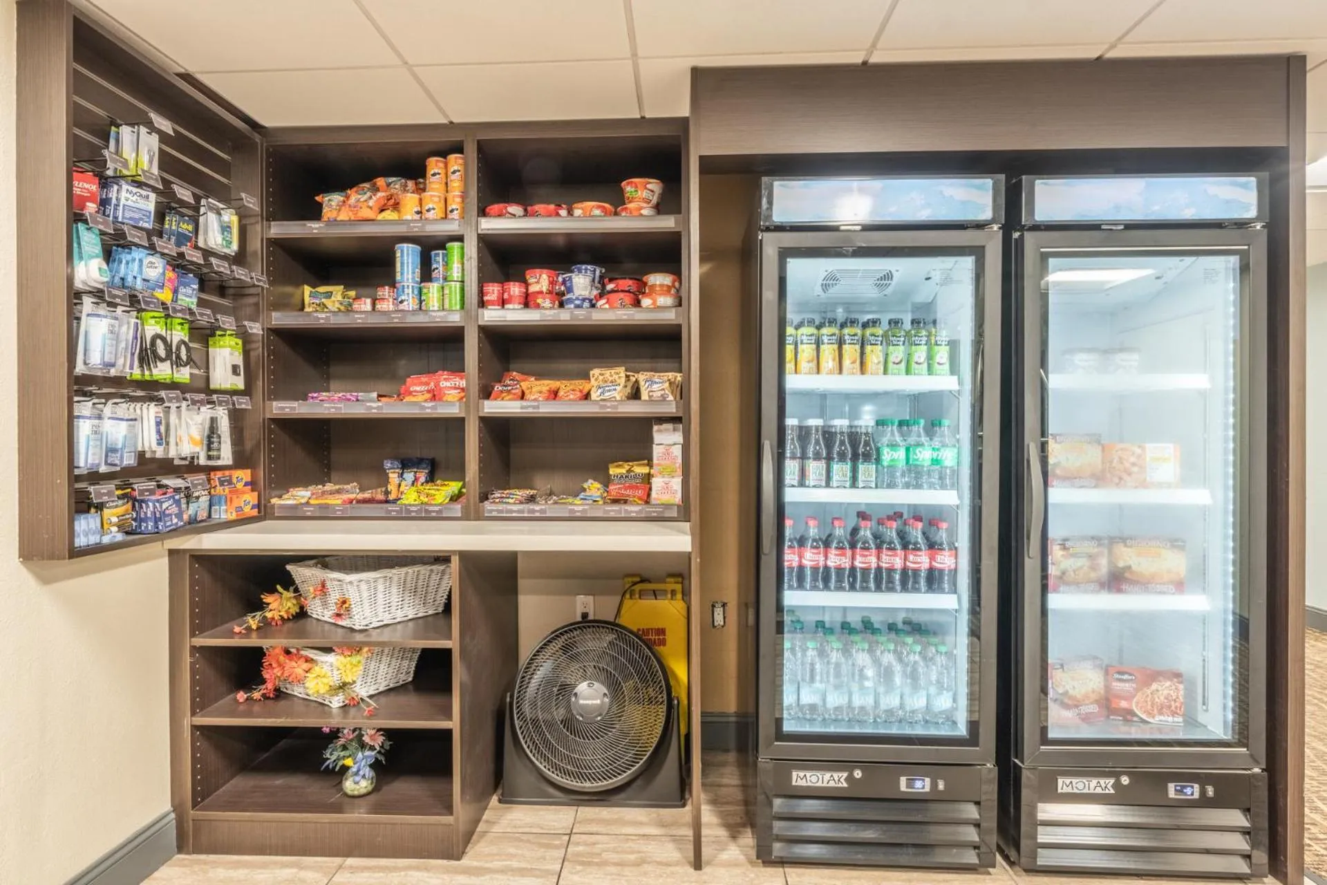 On-site shops in Quality Inn near Mammoth Mountain Ski Resort