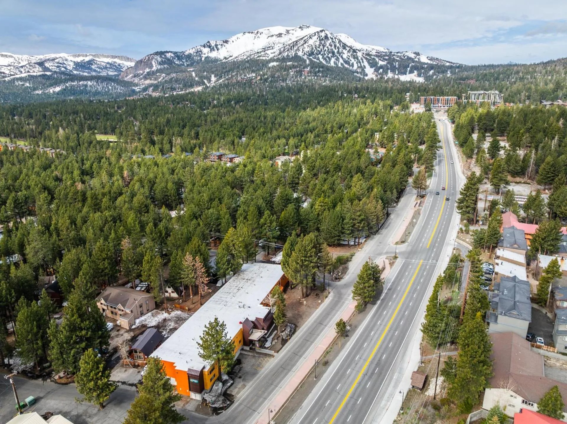 Property building in Quality Inn near Mammoth Mountain Ski Resort