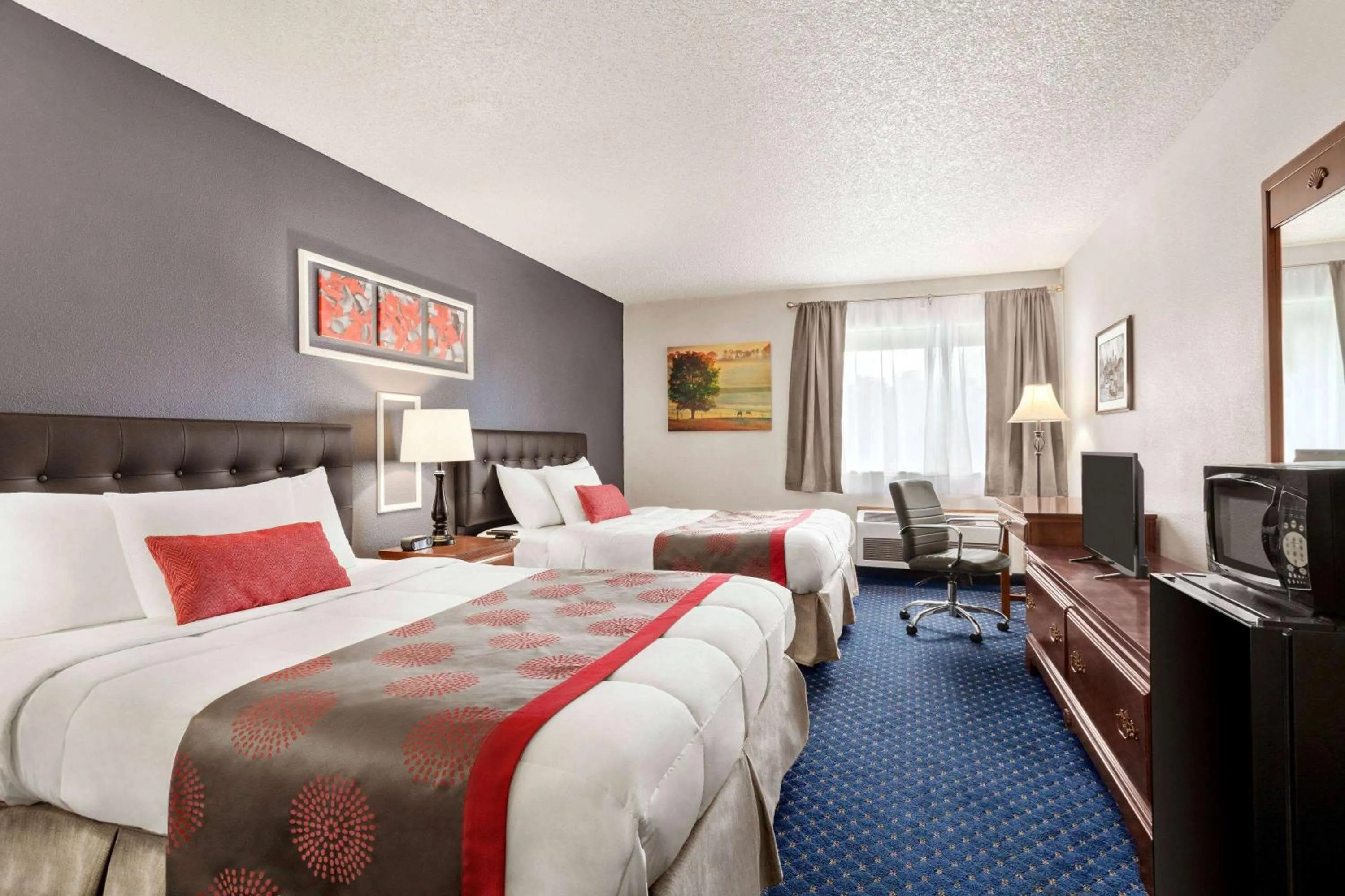 Photo of the whole room, Bed in Ramada by Wyndham Arcata