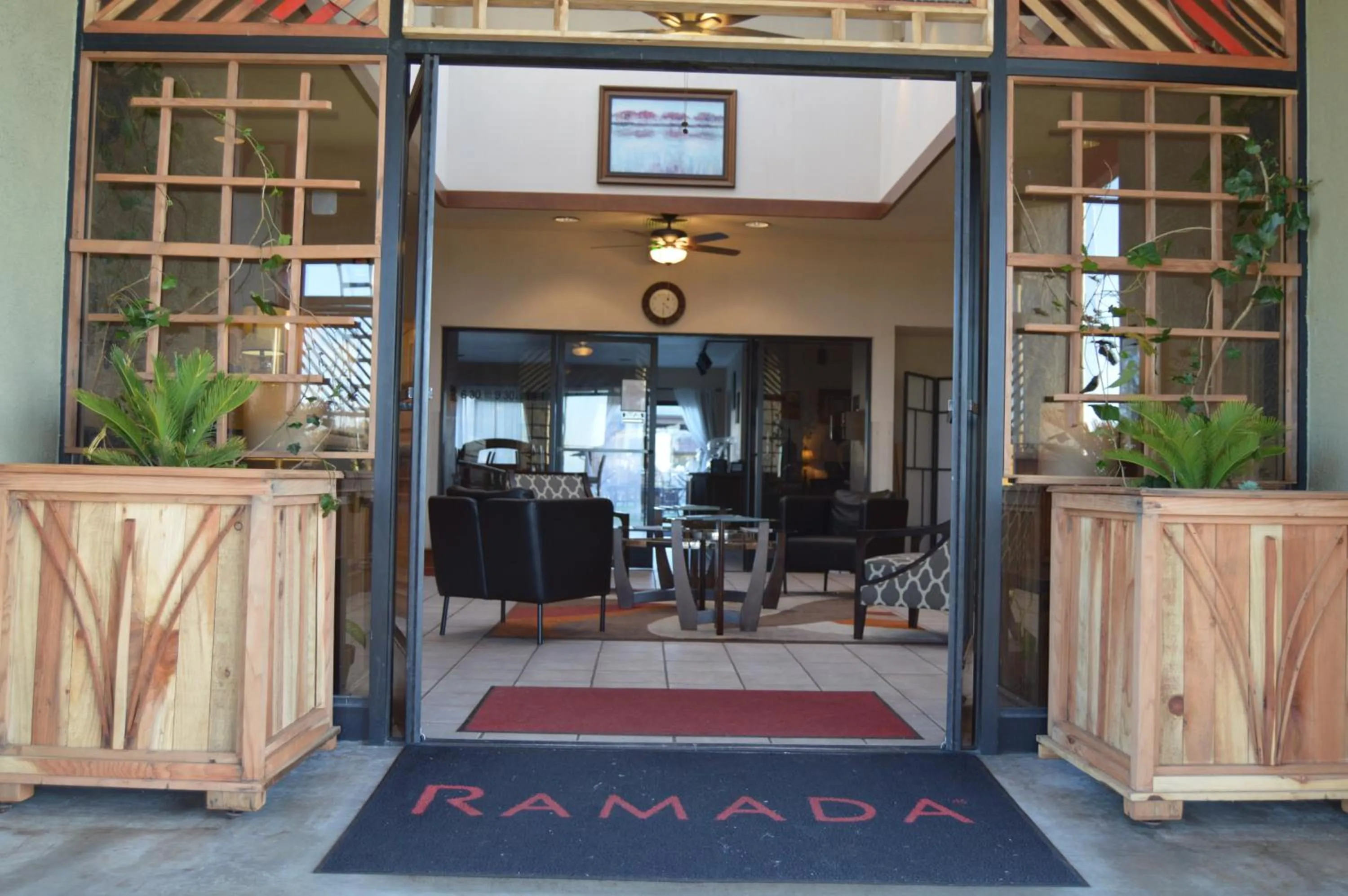 Facade/entrance in Ramada by Wyndham Arcata
